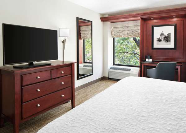  - Hampton Inn Hwy 183 Austin - I-35, Exit 240