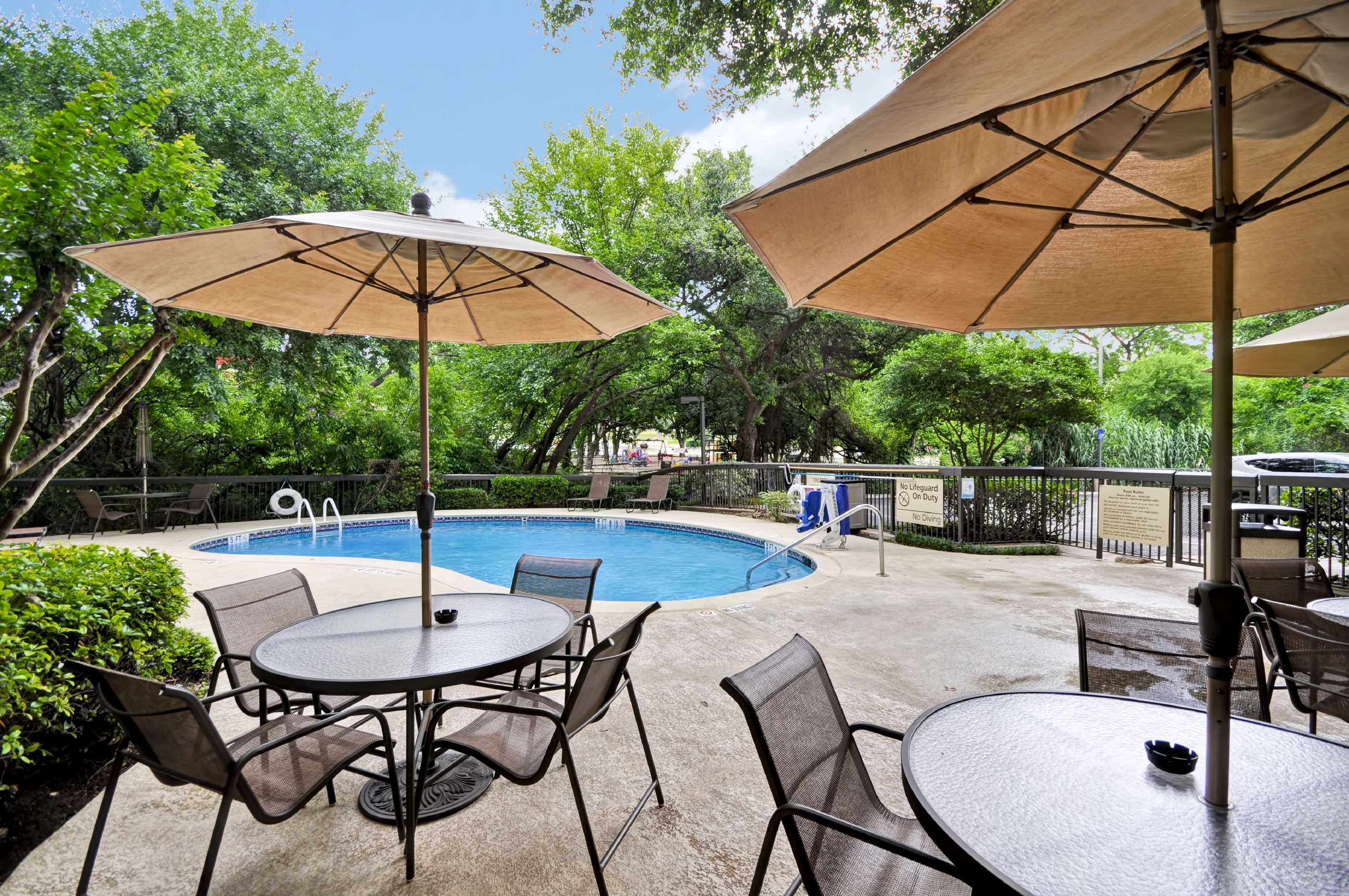 Pool | Hampton Inn Austin North @ I - 35 & Hwy 183