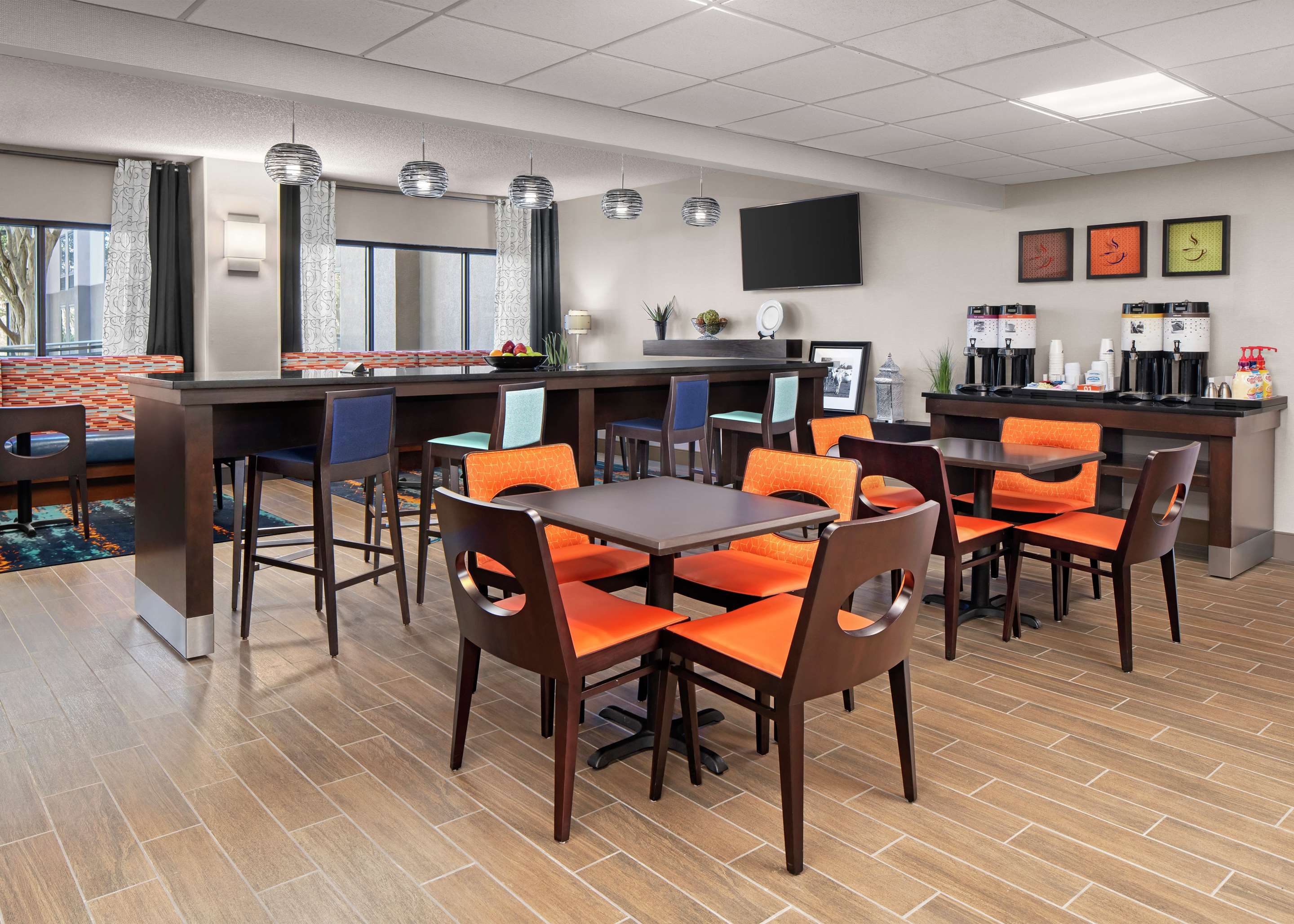 Breakfast Area | Hampton Inn Austin North @ I - 35 & Hwy 183