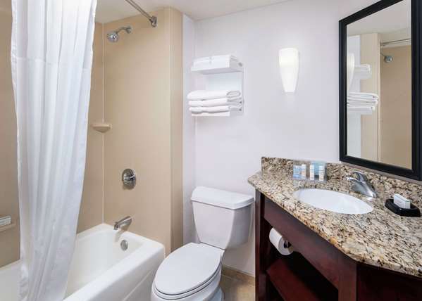  - Hampton Inn Hwy 183 Austin - I-35, Exit 240