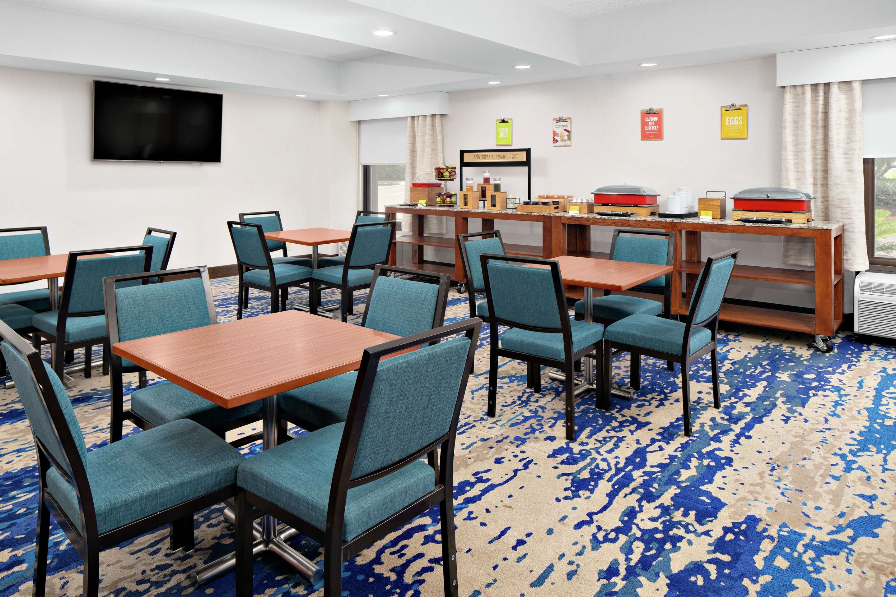 Breakfast Area | Hampton Inn Austin North @ I - 35 & Hwy 183