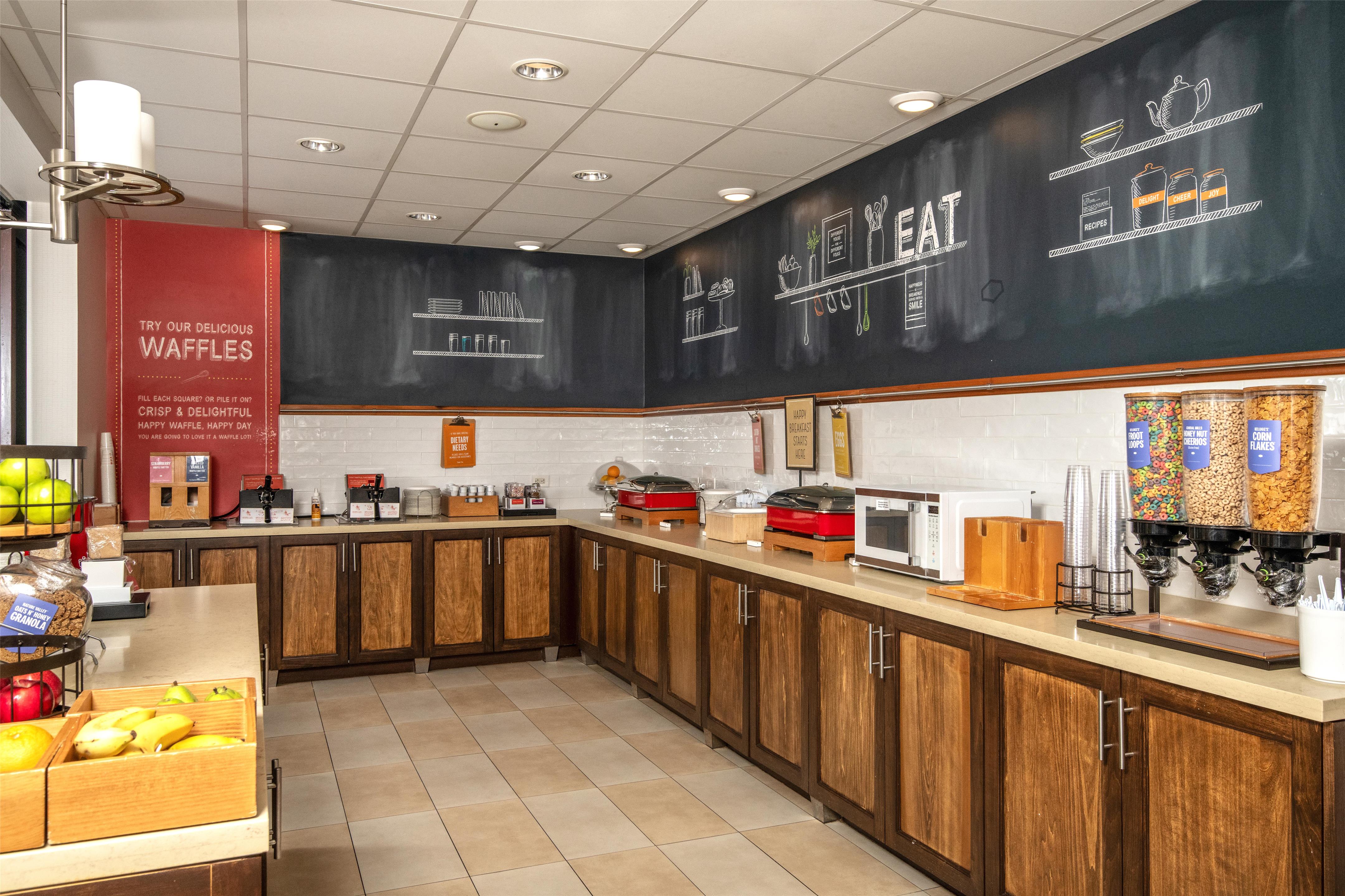 Breakfast Area | Hampton Inn Austin/Oak Hill