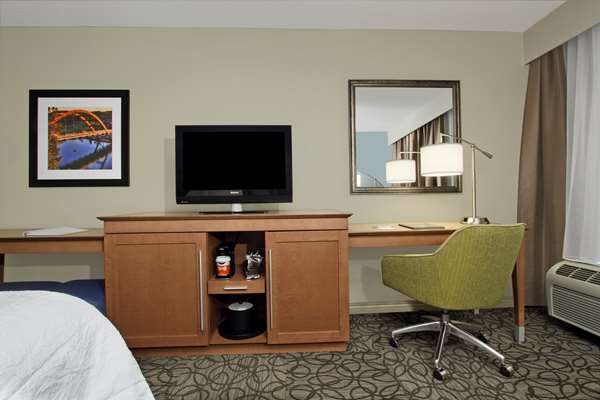  - Hampton Inn Airport South Austin - I-35, Exit 231