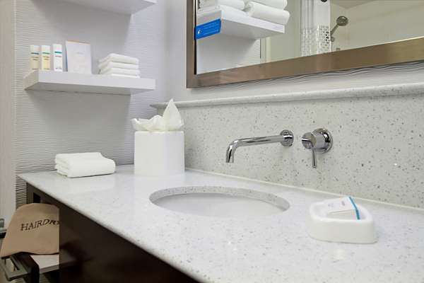  - Hampton Inn Airport South Austin - I-35, Exit 231