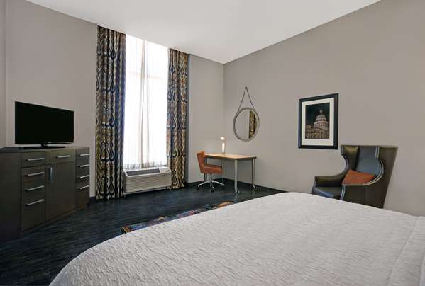  - Hampton Inn & Suites University of Texas Austin - I-35, Exit 235A