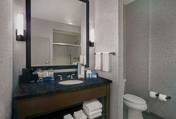  - Hampton Inn & Suites University of Texas Austin - I-35, Exit 235A