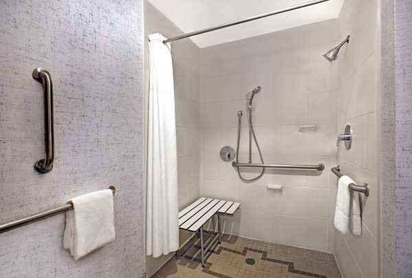  - Hampton Inn & Suites University of Texas Austin - I-35, Exit 235A