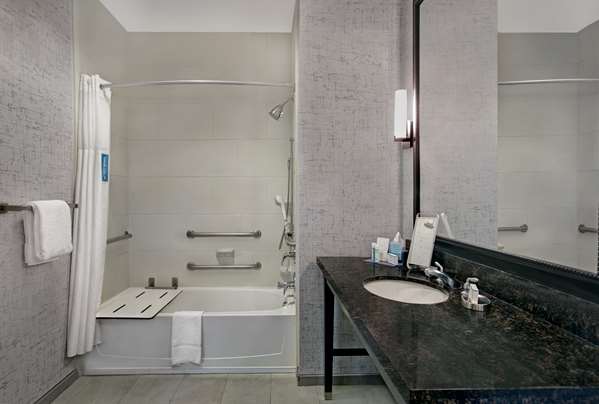  - Hampton Inn & Suites University of Texas Austin - I-35, Exit 235A