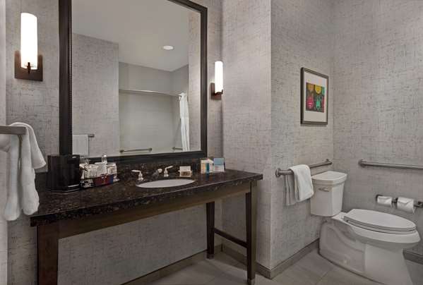  - Hampton Inn & Suites University of Texas Austin - I-35, Exit 235A