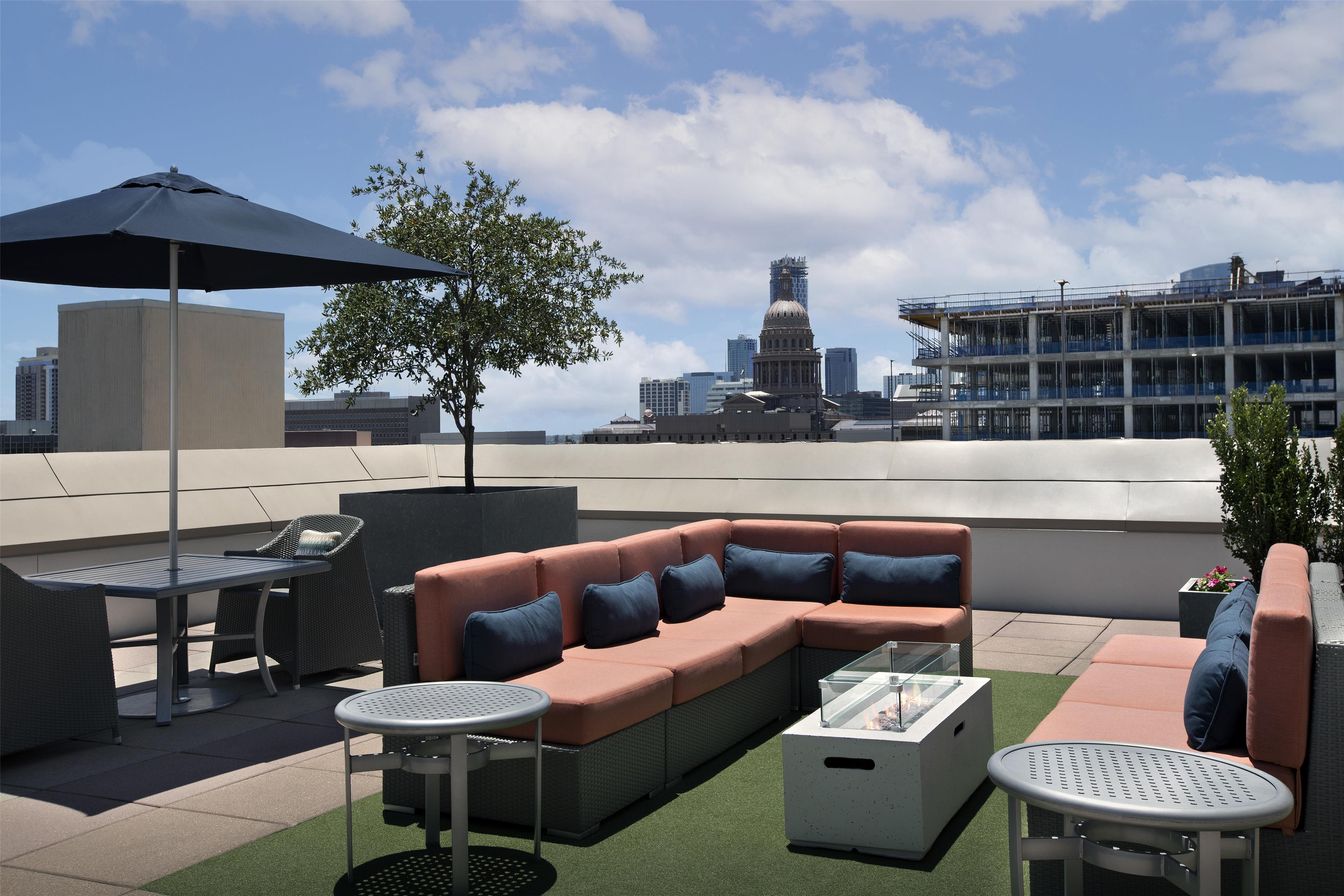 Exterior | Hampton Inn & Suites Austin @ The University / Capitol