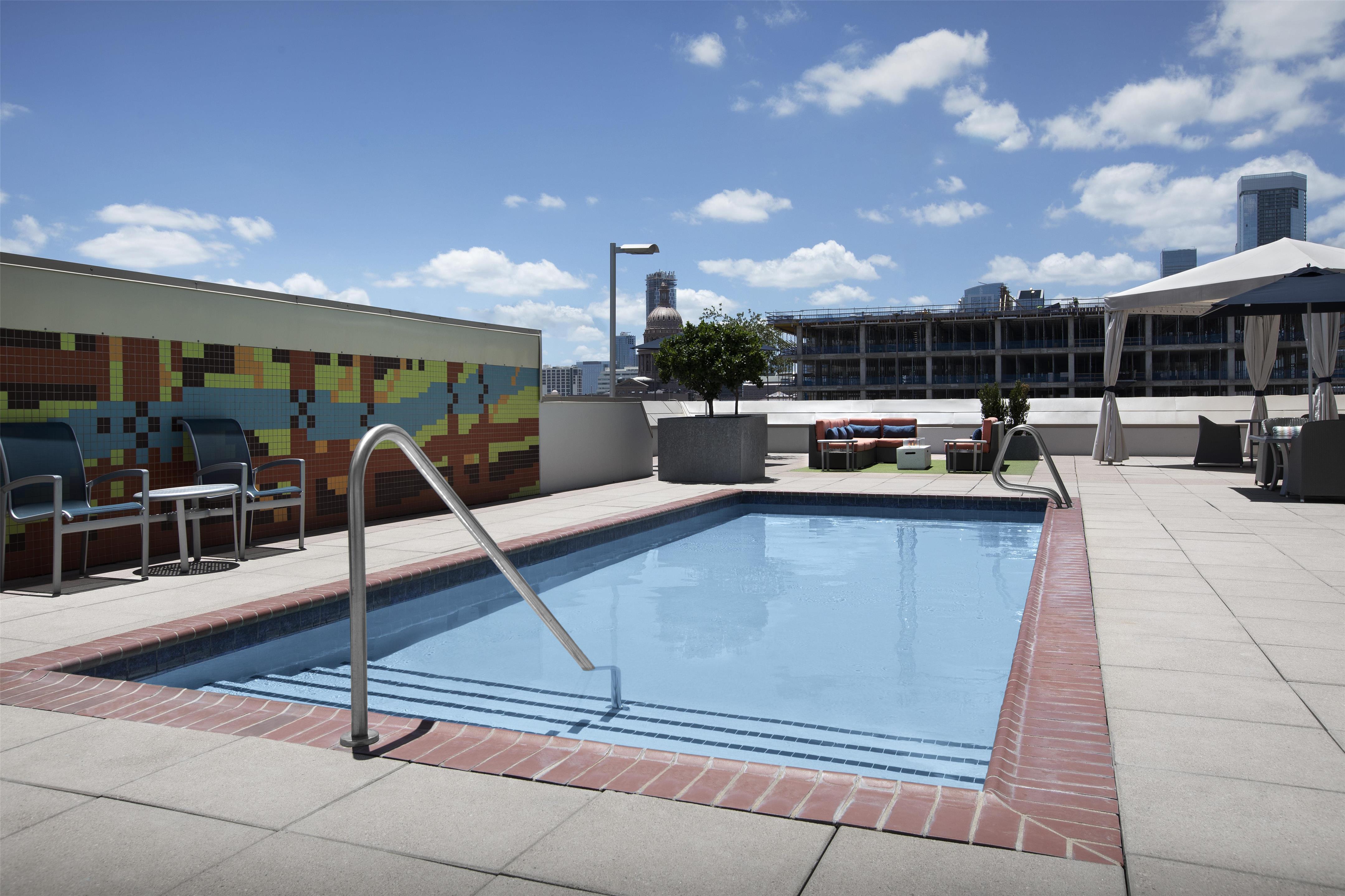 Pool | Hampton Inn & Suites Austin @ The University / Capitol