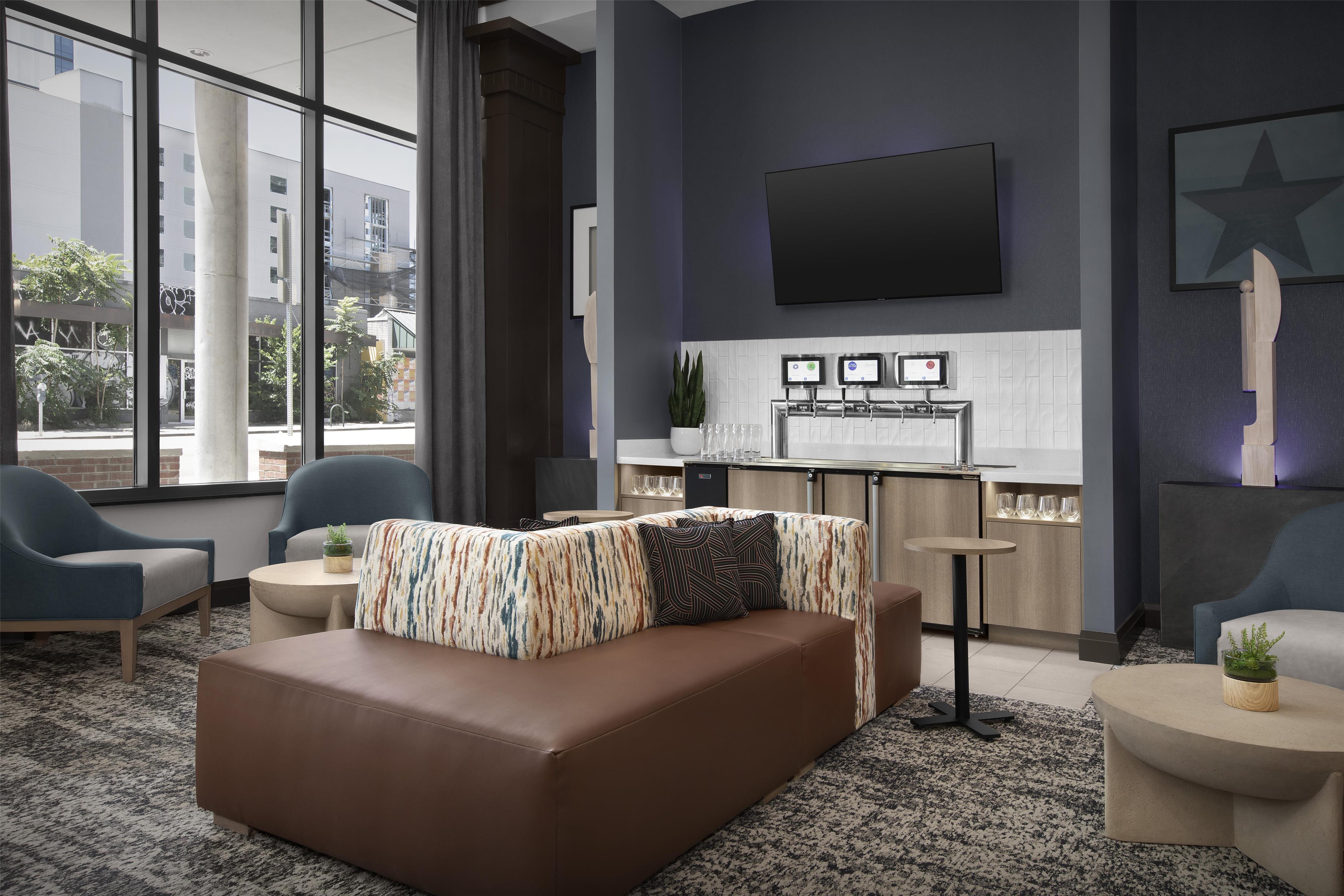 Lobby | Hampton Inn & Suites Austin @ The University / Capitol