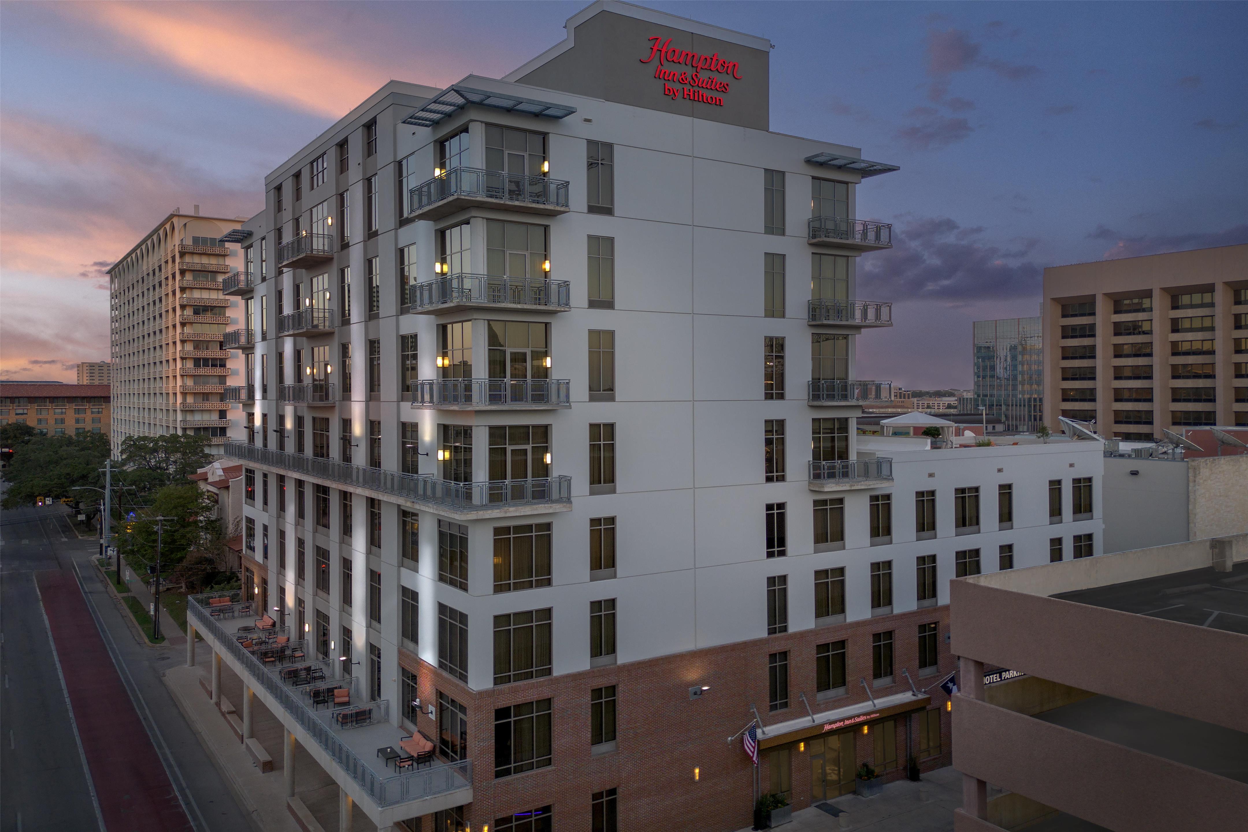 Exterior | Hampton Inn & Suites Austin @ The University / Capitol