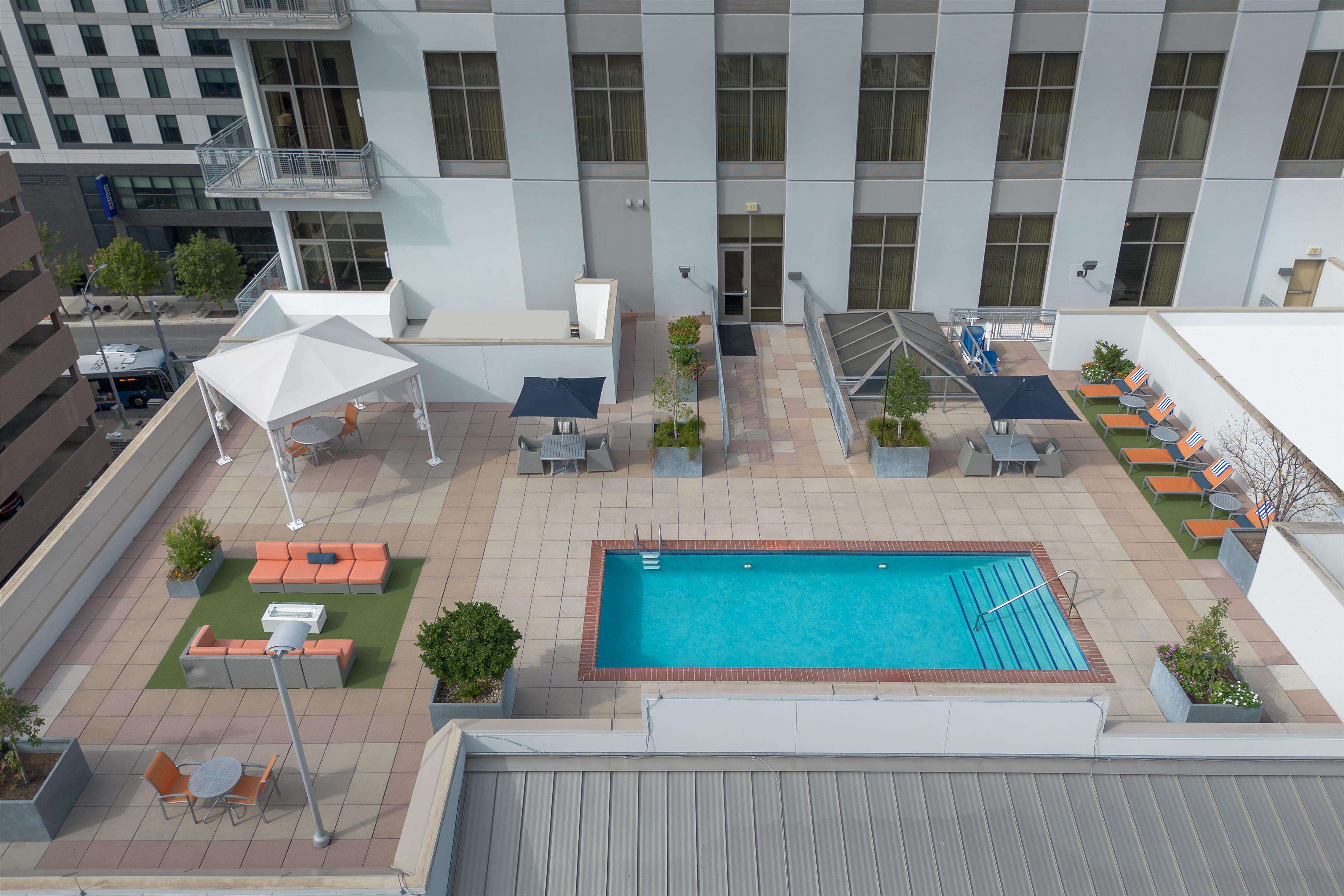 Pool | Hampton Inn & Suites Austin @ The University / Capitol