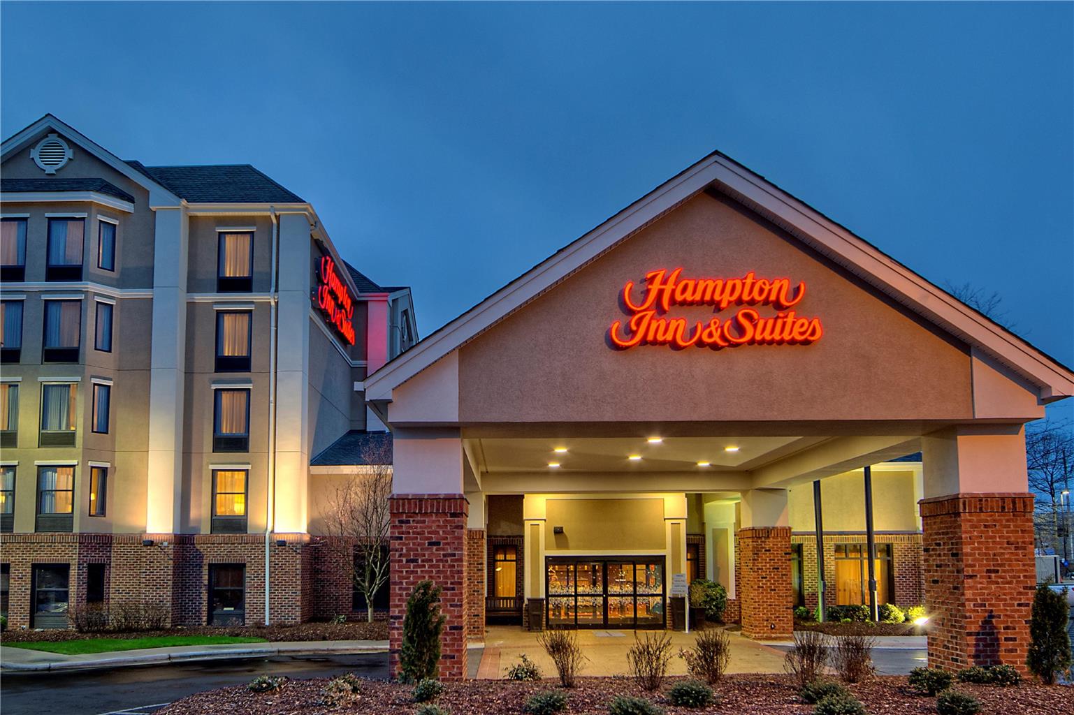 Hampton Inn & Suites Asheville Airport