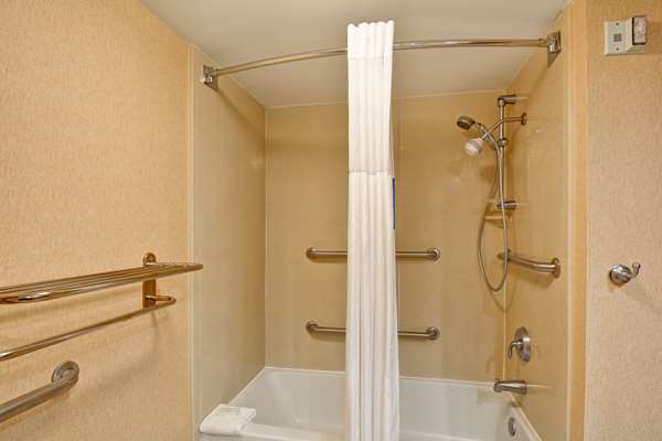  - Hampton Inn Hendersonville - I-26, Exit 49