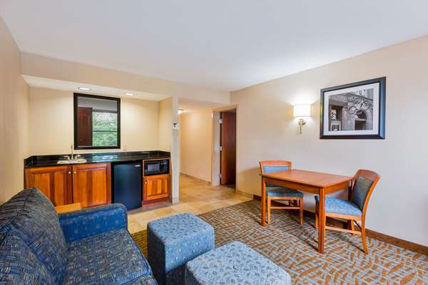  - Hampton Inn Hendersonville - I-26, Exit 49