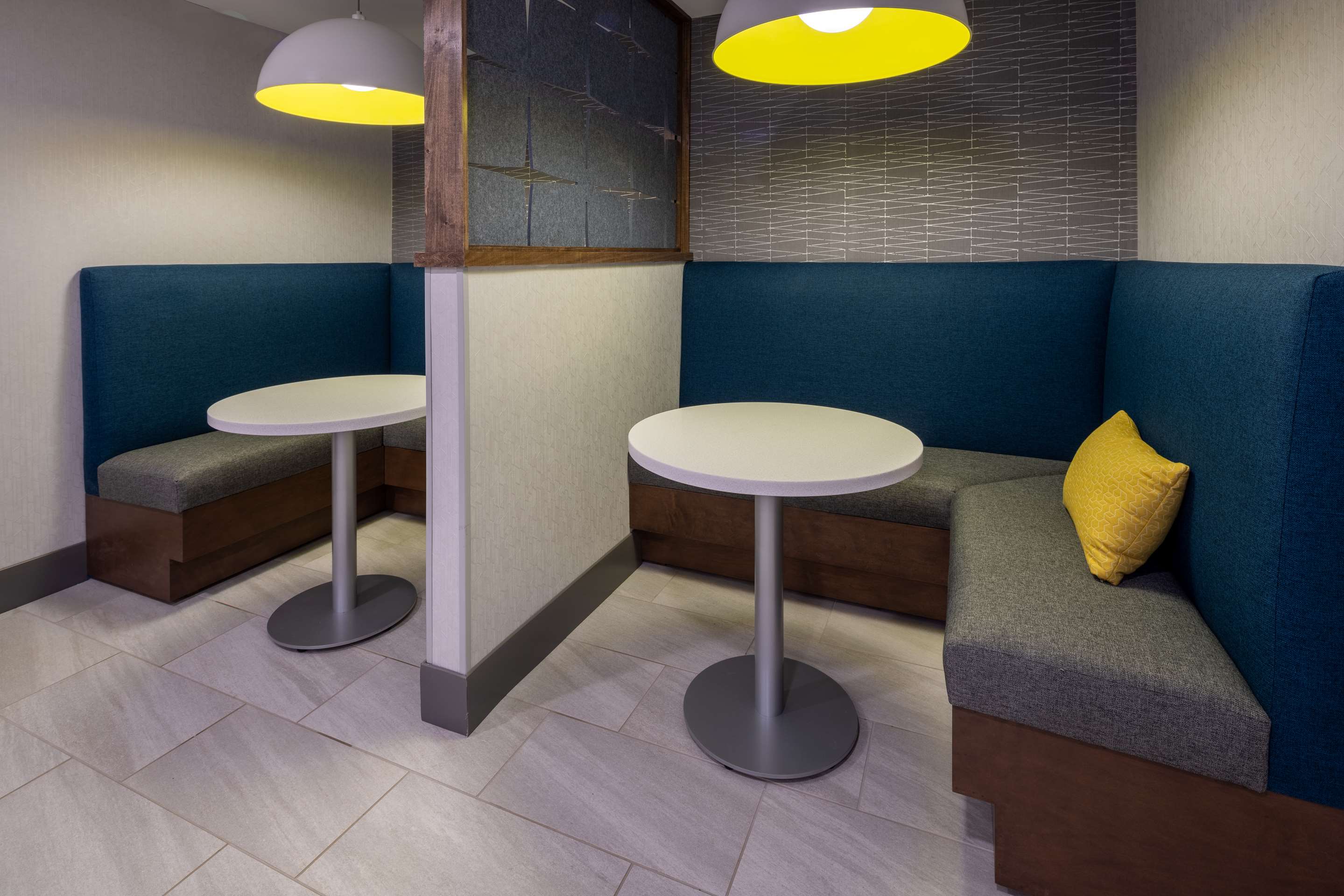 Lobby | Hampton Inn Asheville-Tunnel Road