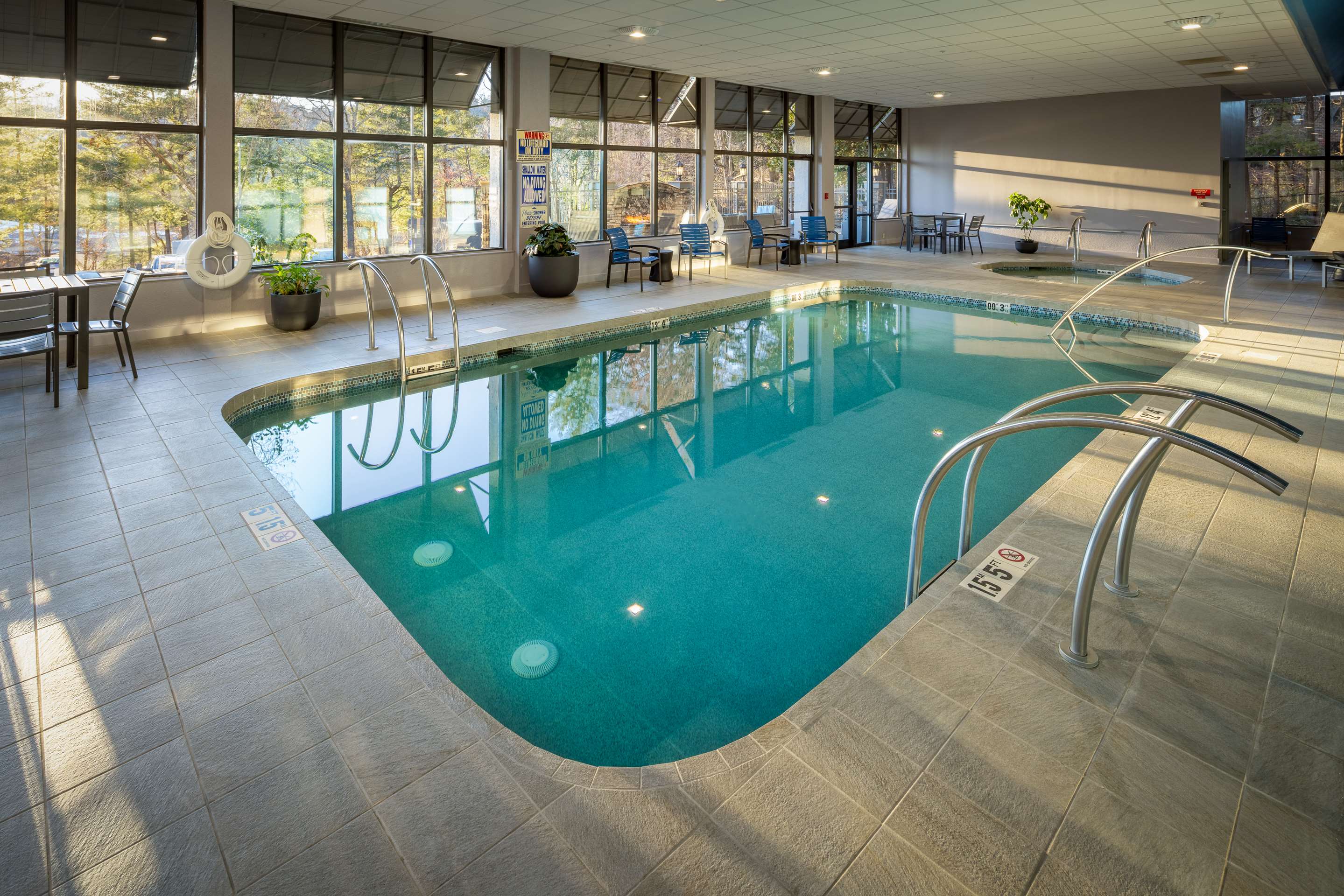 Pool | Hampton Inn Asheville-Tunnel Road