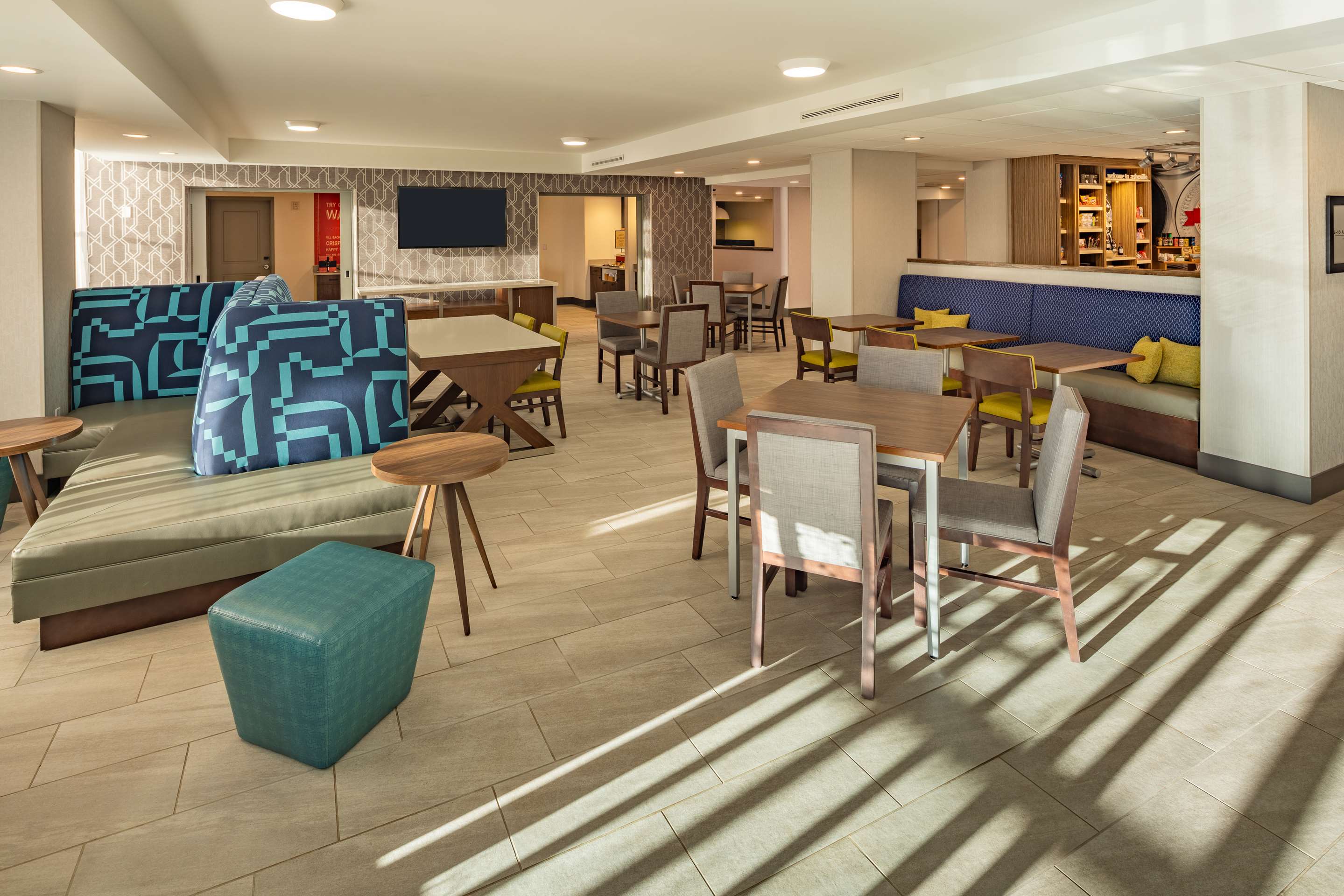 Lobby | Hampton Inn Asheville-Tunnel Road