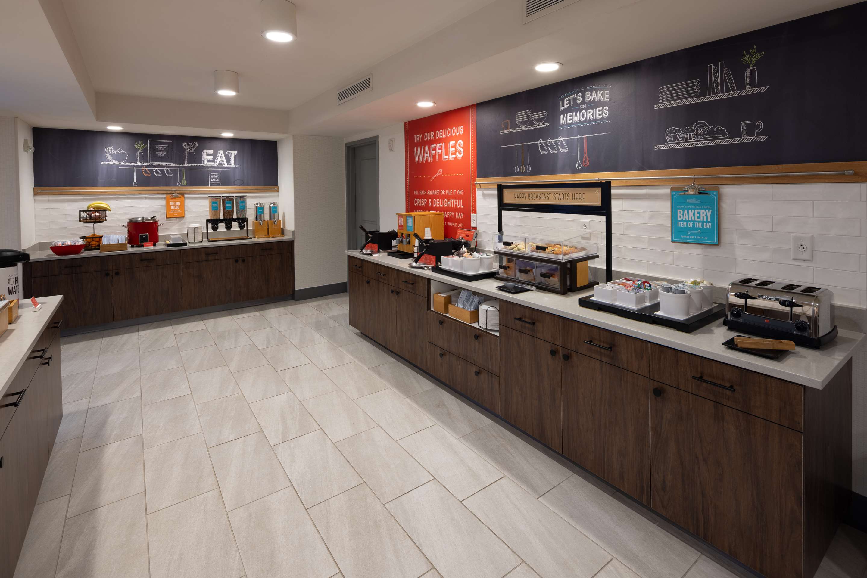 Breakfast Area | Hampton Inn Asheville-Tunnel Road