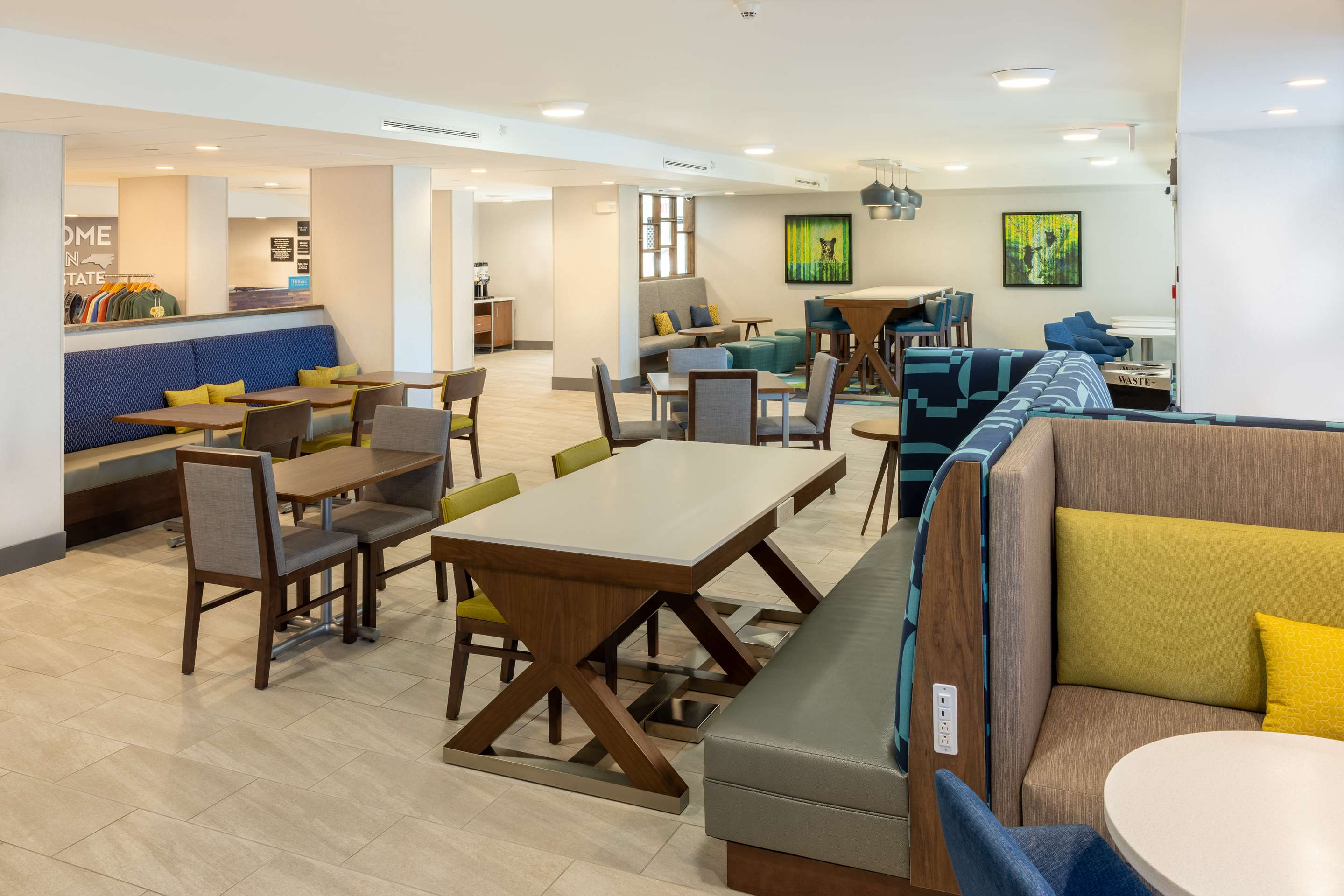 Breakfast Area | Hampton Inn Asheville-Tunnel Road