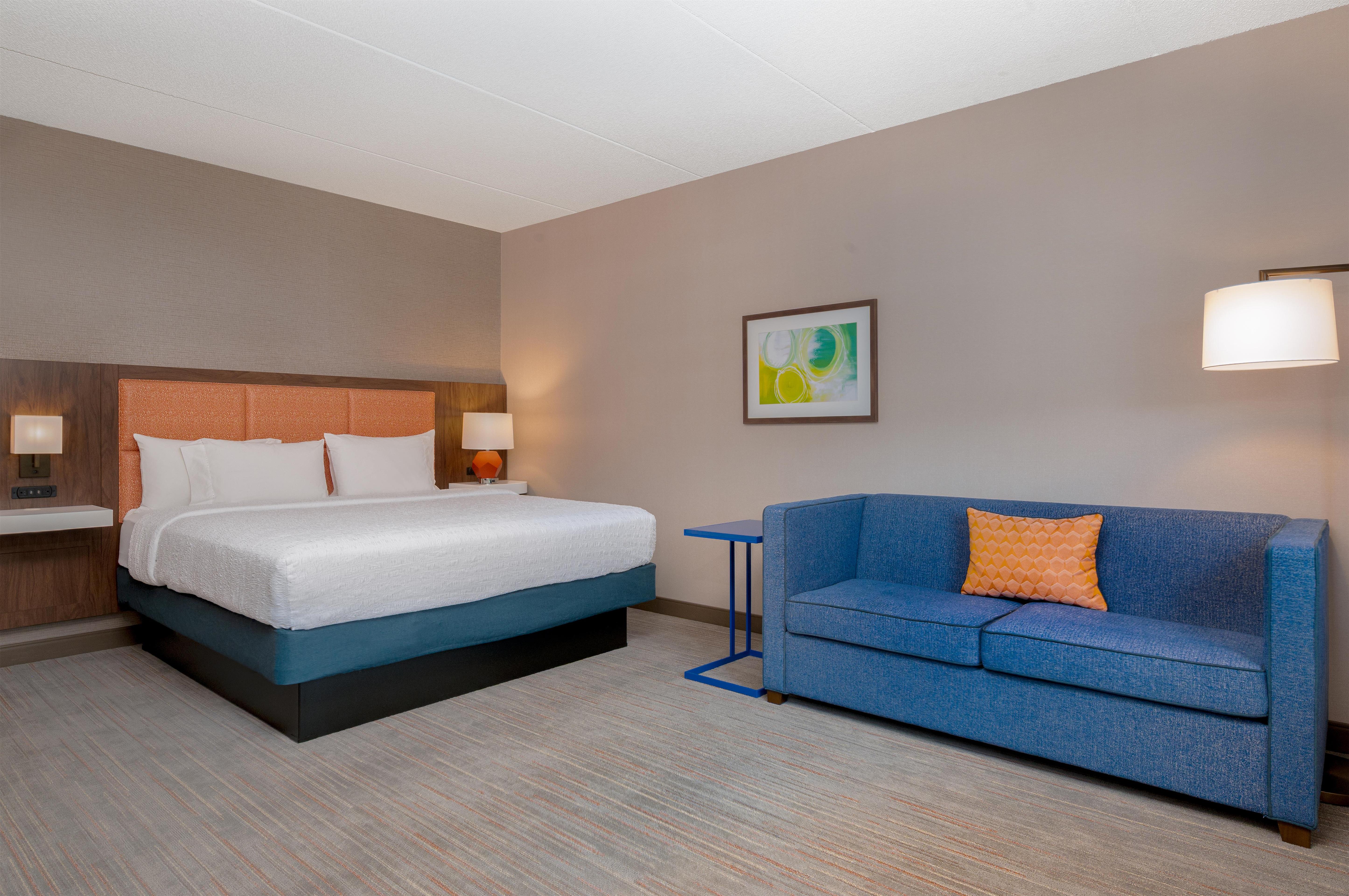 Hampton Inn & Suites Wilkes-Barre/Scranton Room Type - 1KNG STUDY SOFABED NONSMOK