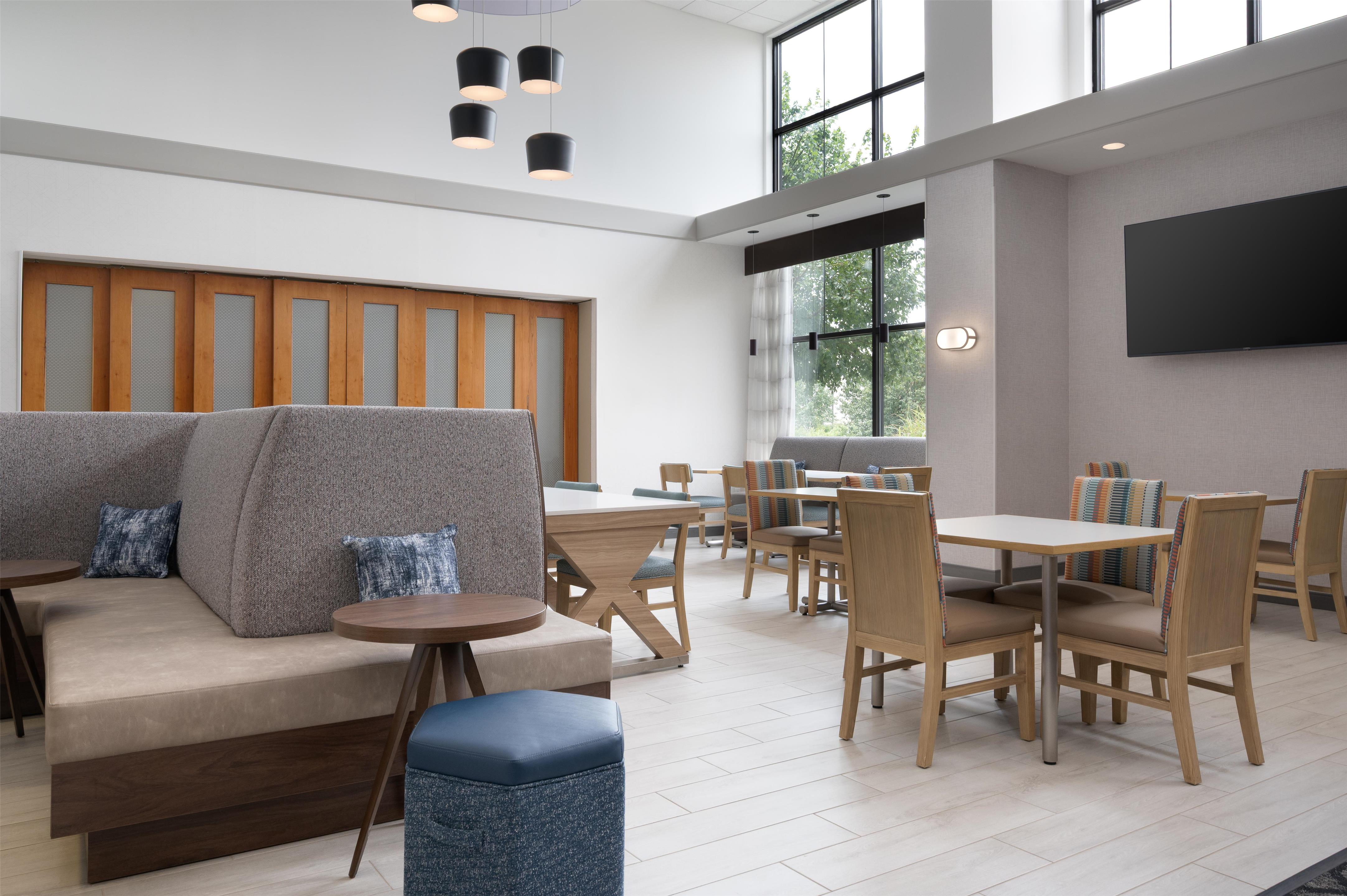 Lobby | Hampton Inn & Suites Wilkes-Barre/Scranton