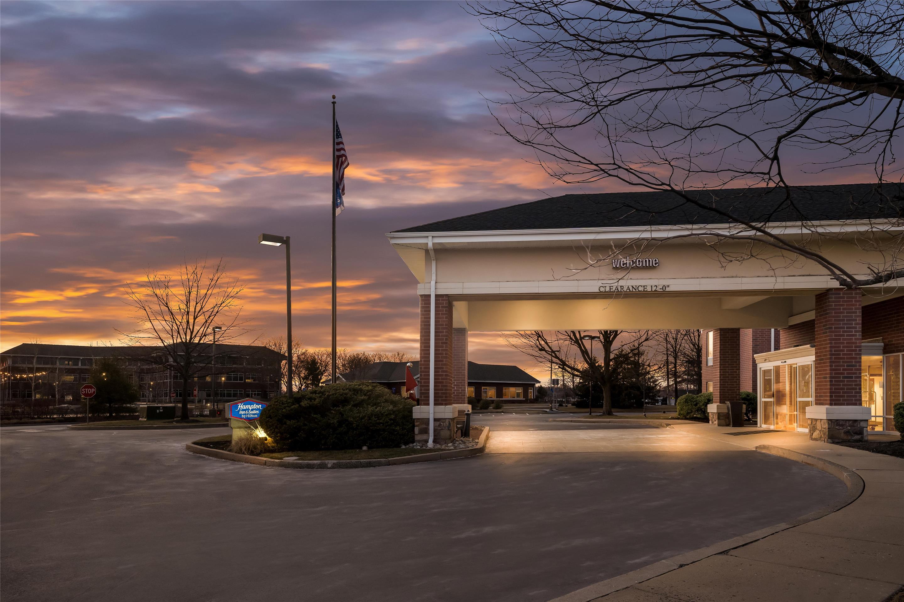 Exterior | Hampton Inn & Suites Newtown