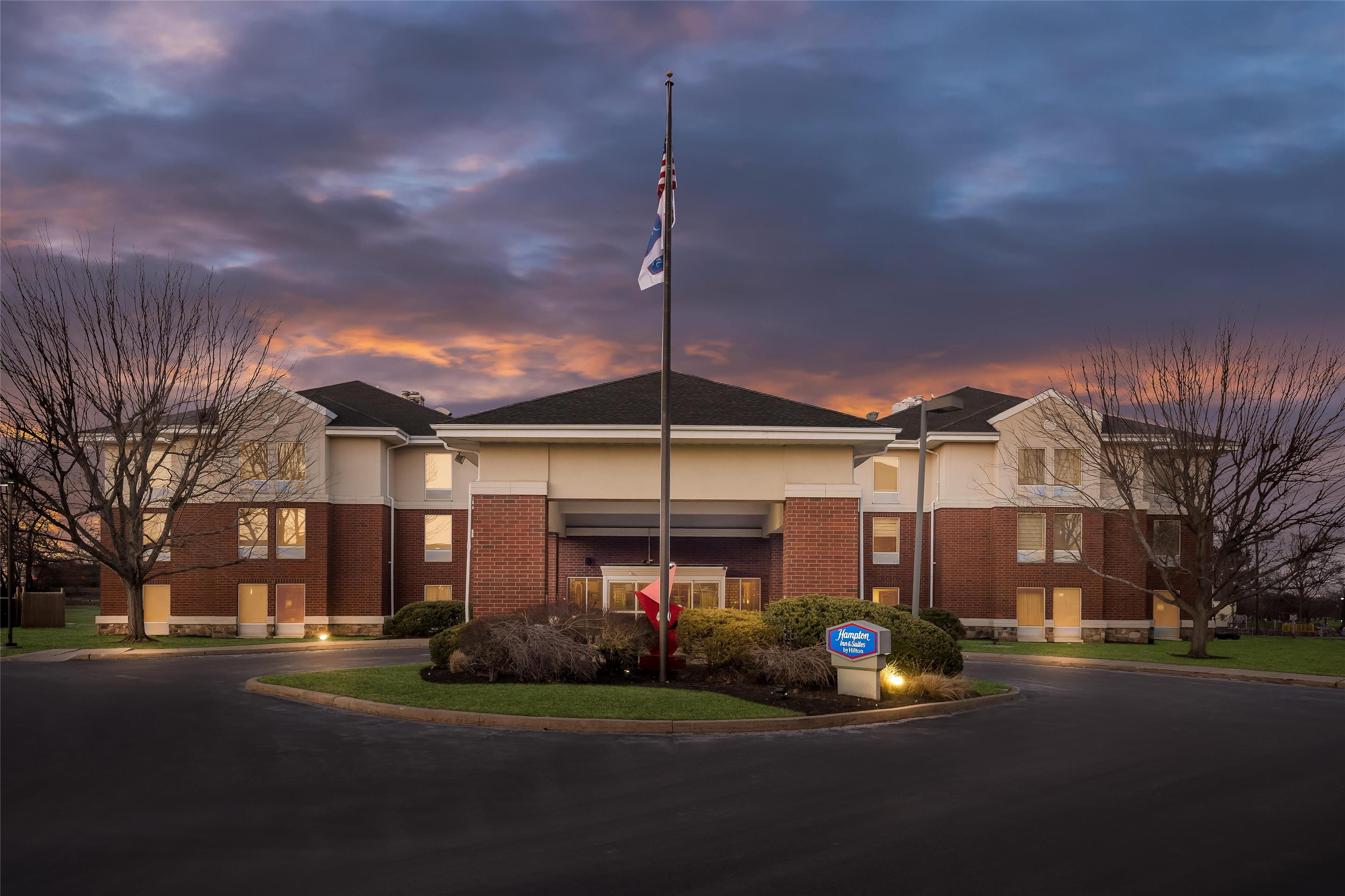 Exterior | Hampton Inn & Suites Newtown
