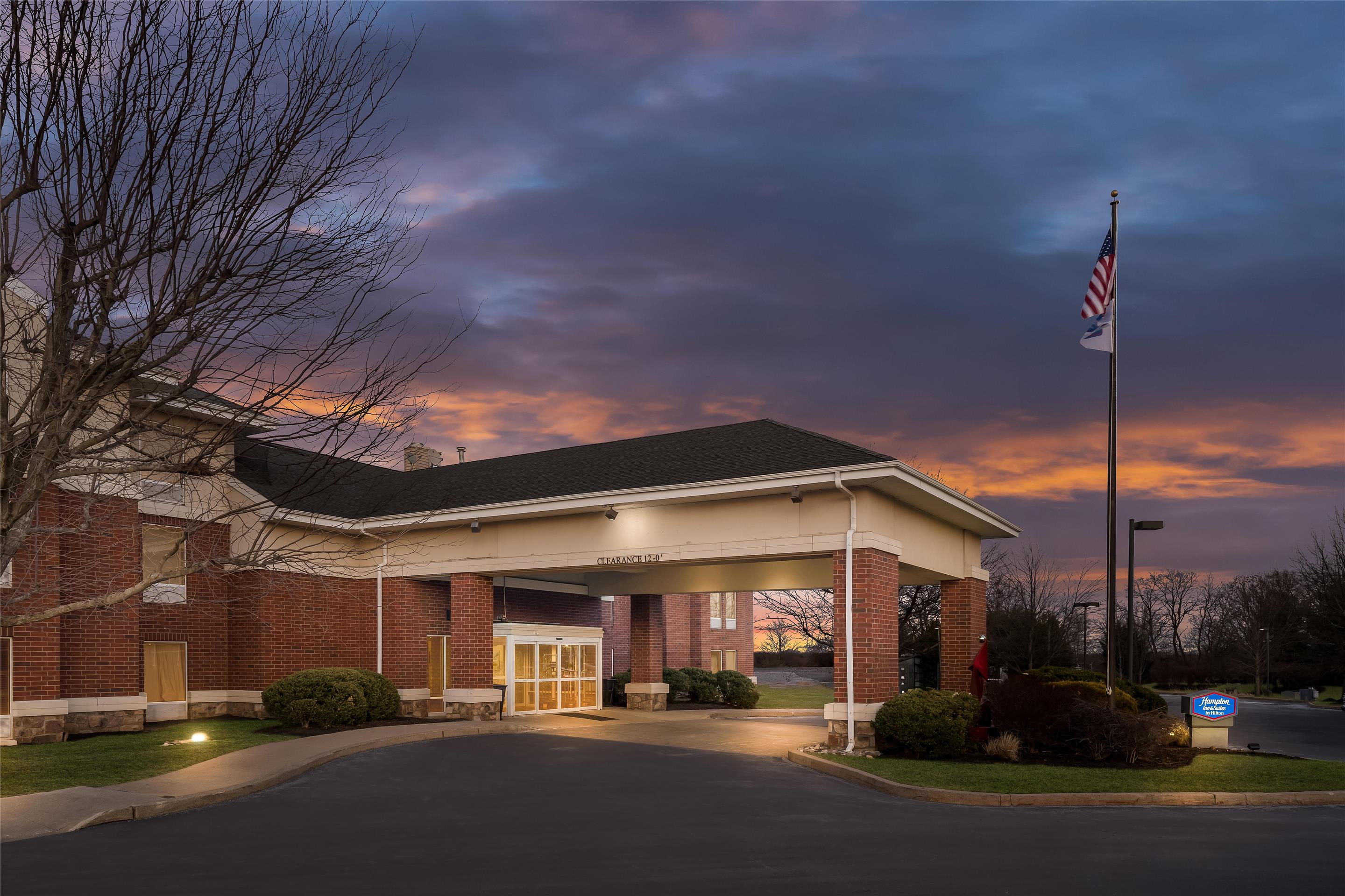 Exterior | Hampton Inn & Suites Newtown