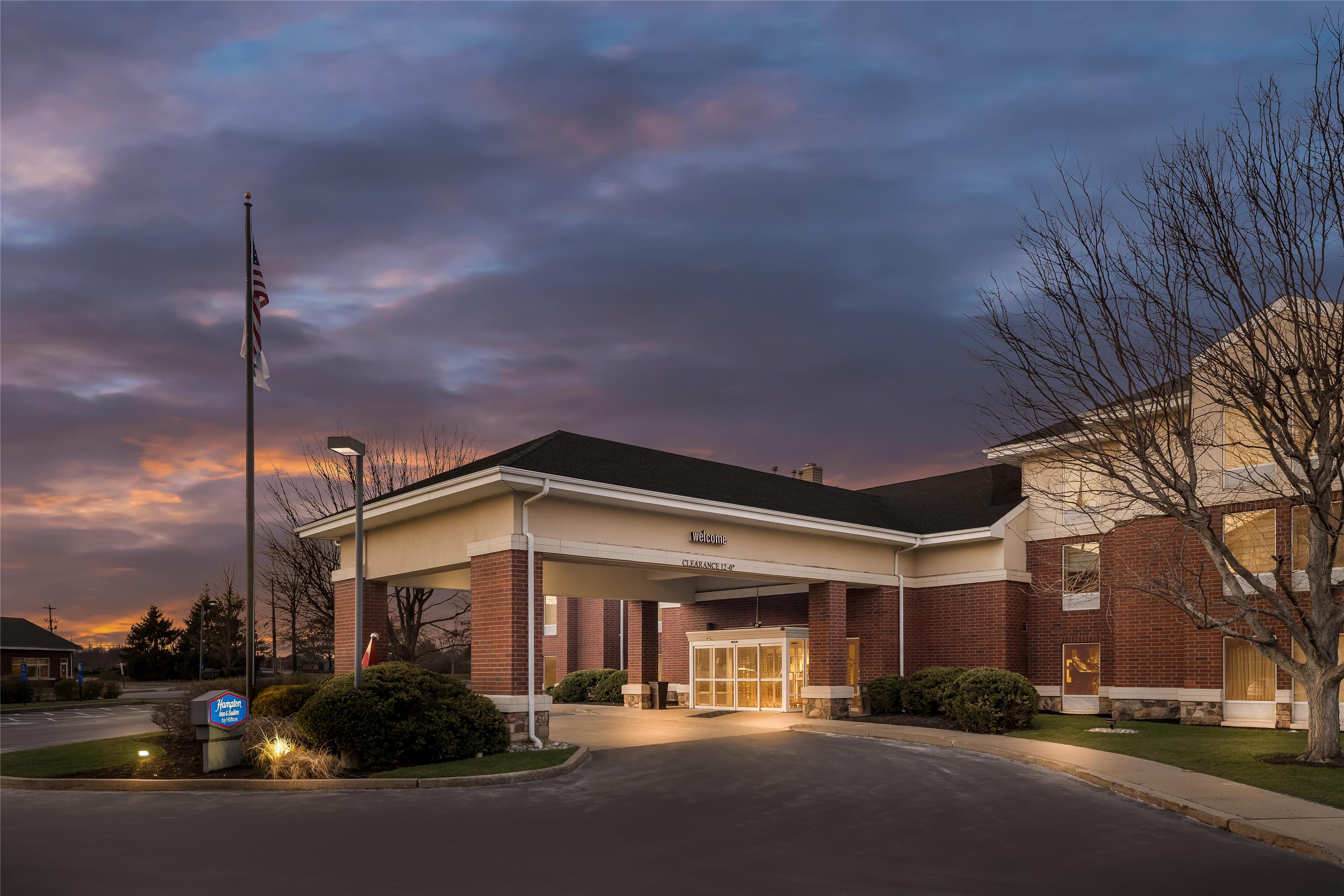 Exterior | Hampton Inn & Suites Newtown