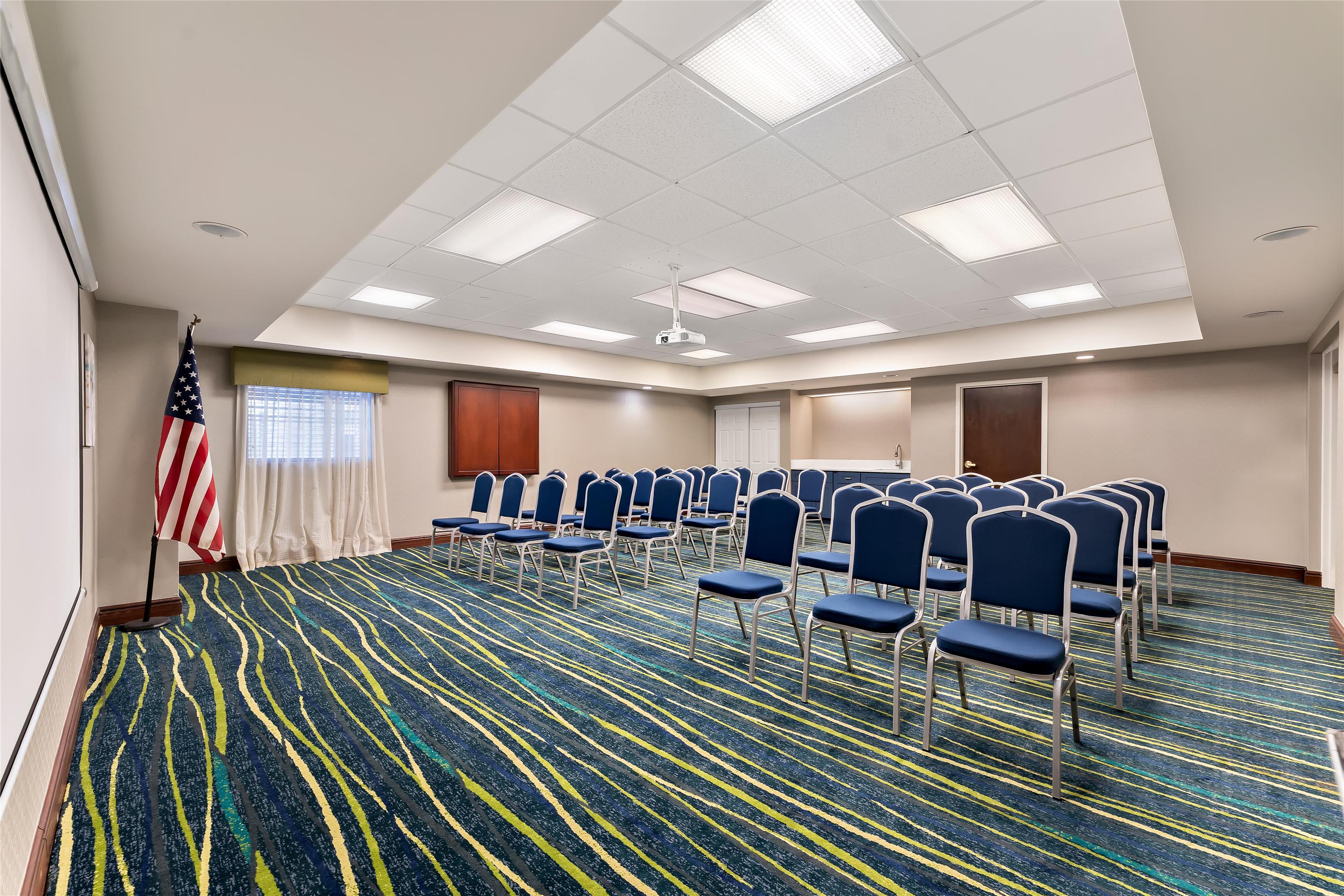 Meeting Room | Hampton Inn & Suites Newtown