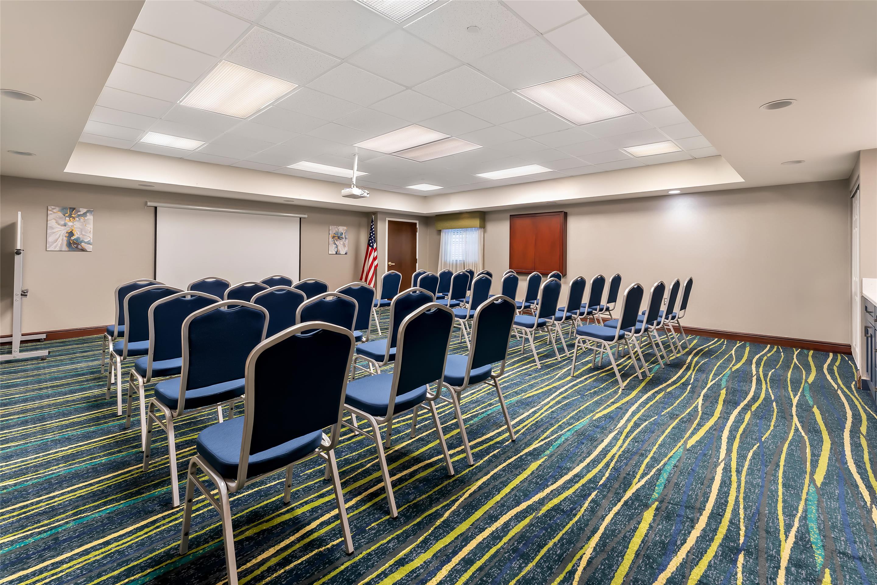 Meeting Room | Hampton Inn & Suites Newtown