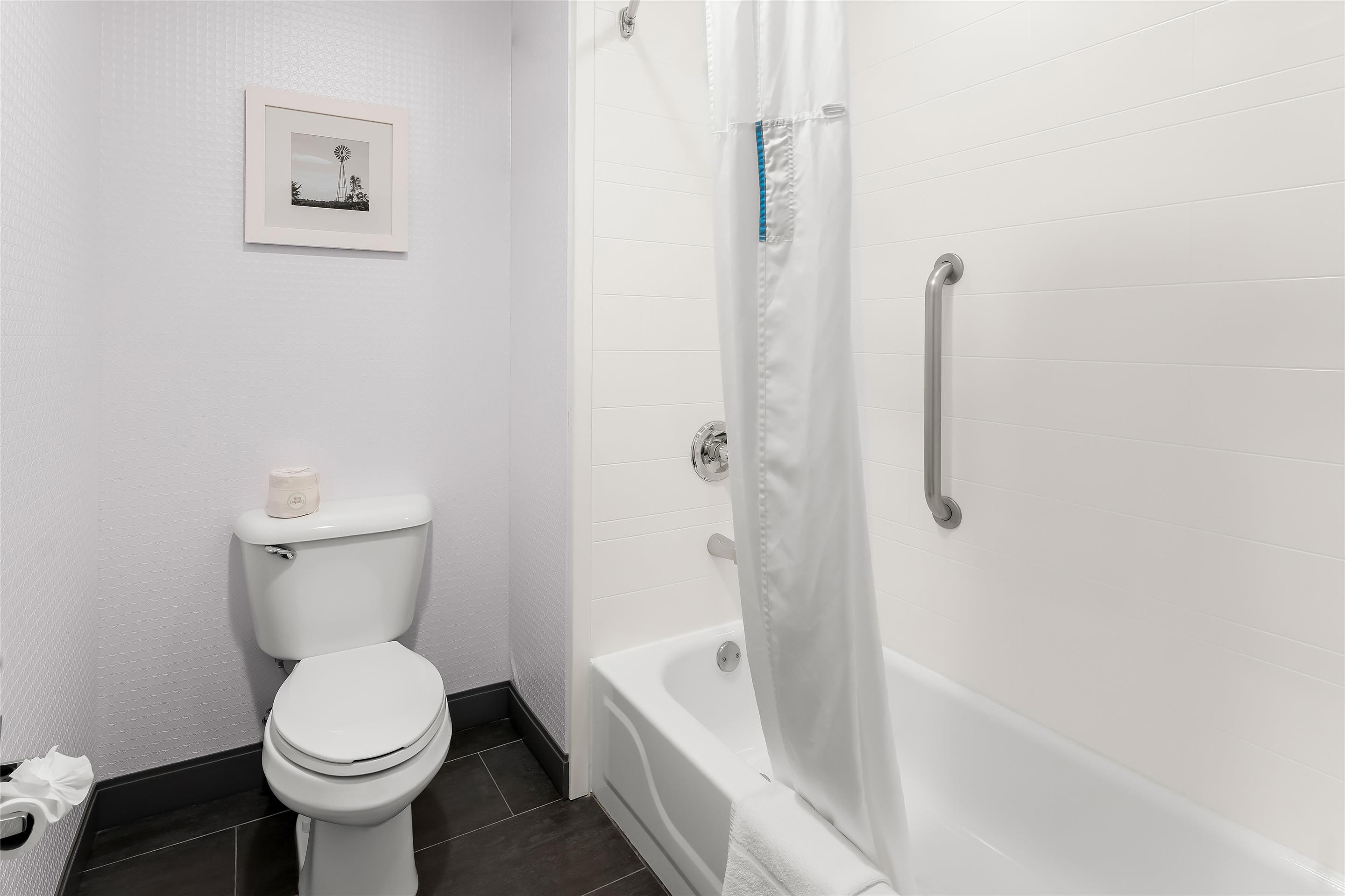 Guest room bath