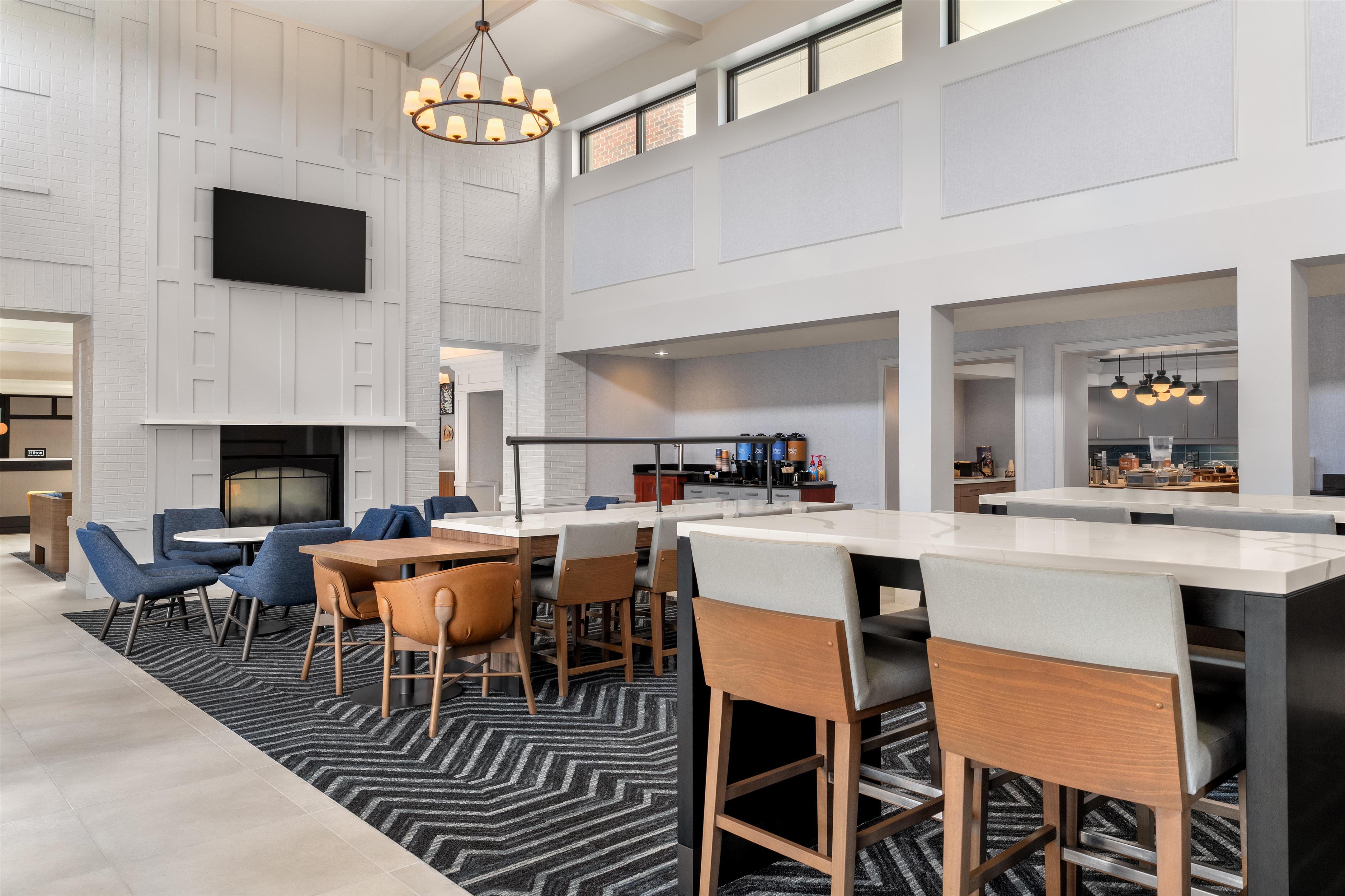 Lobby | Homewood Suites by Hilton Newtown - Langhorne, PA