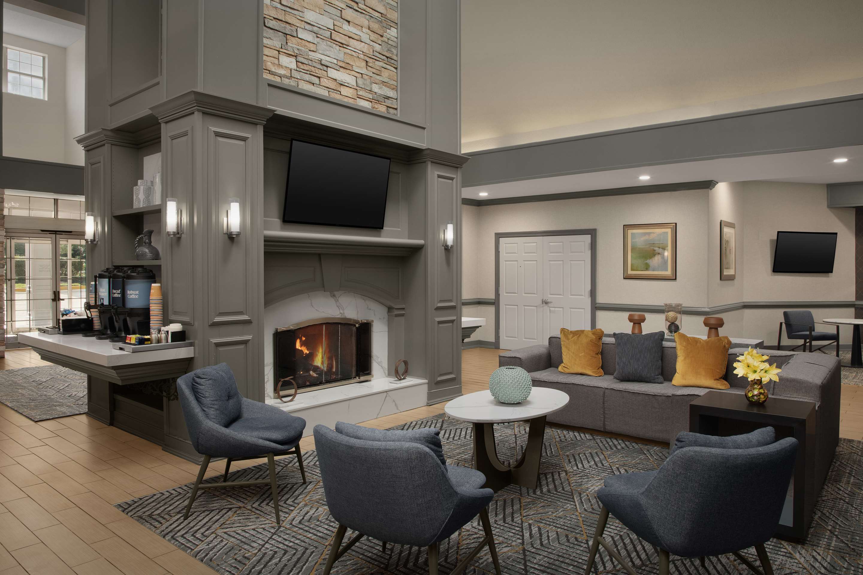 Lobby | Homewood Suites by Hilton Alexandria / Pentagon South