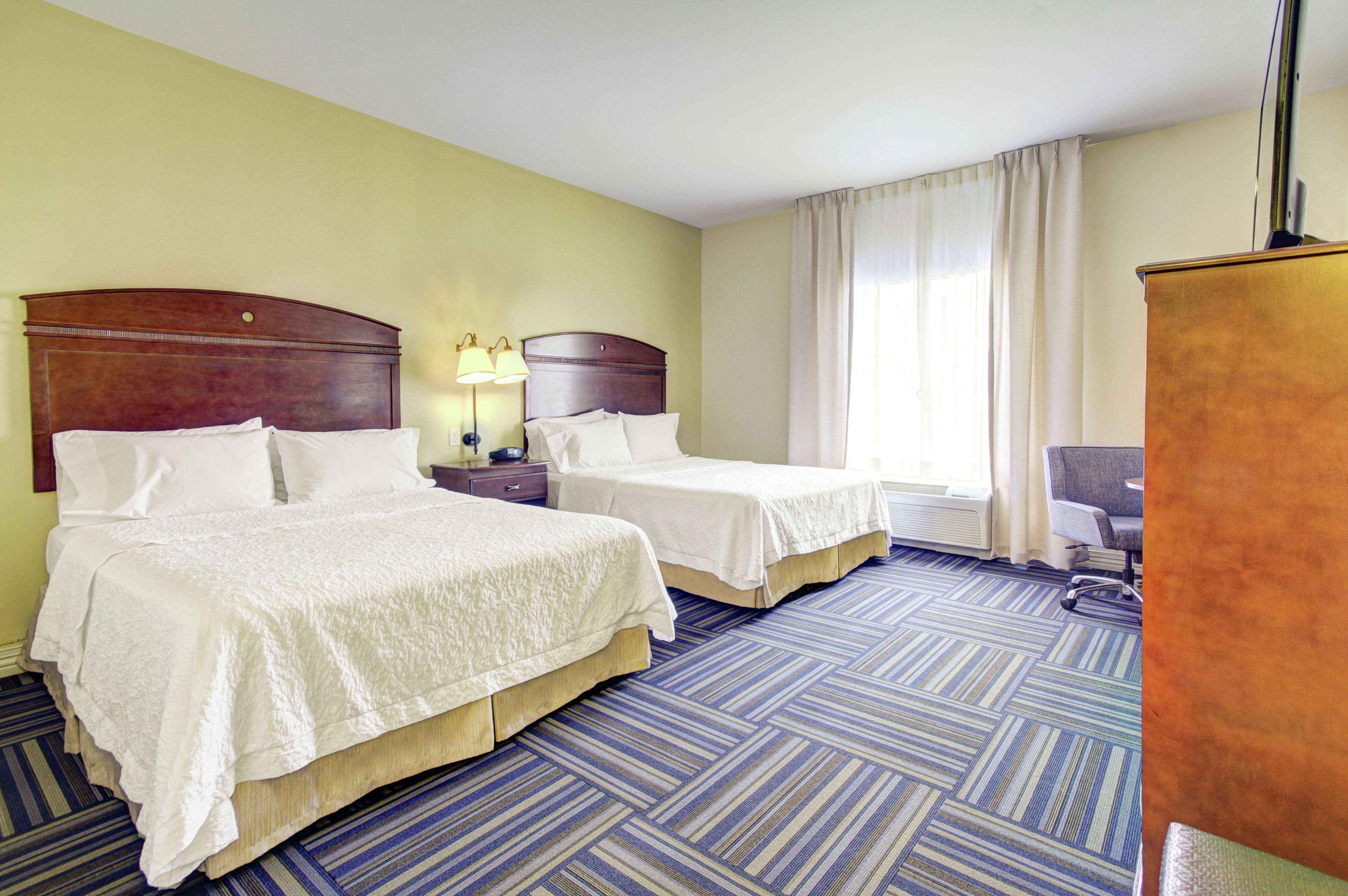 Hampton Inn & Suites Alexandria Room Type - 2QN MOB HEAR ACCESS TUB NS