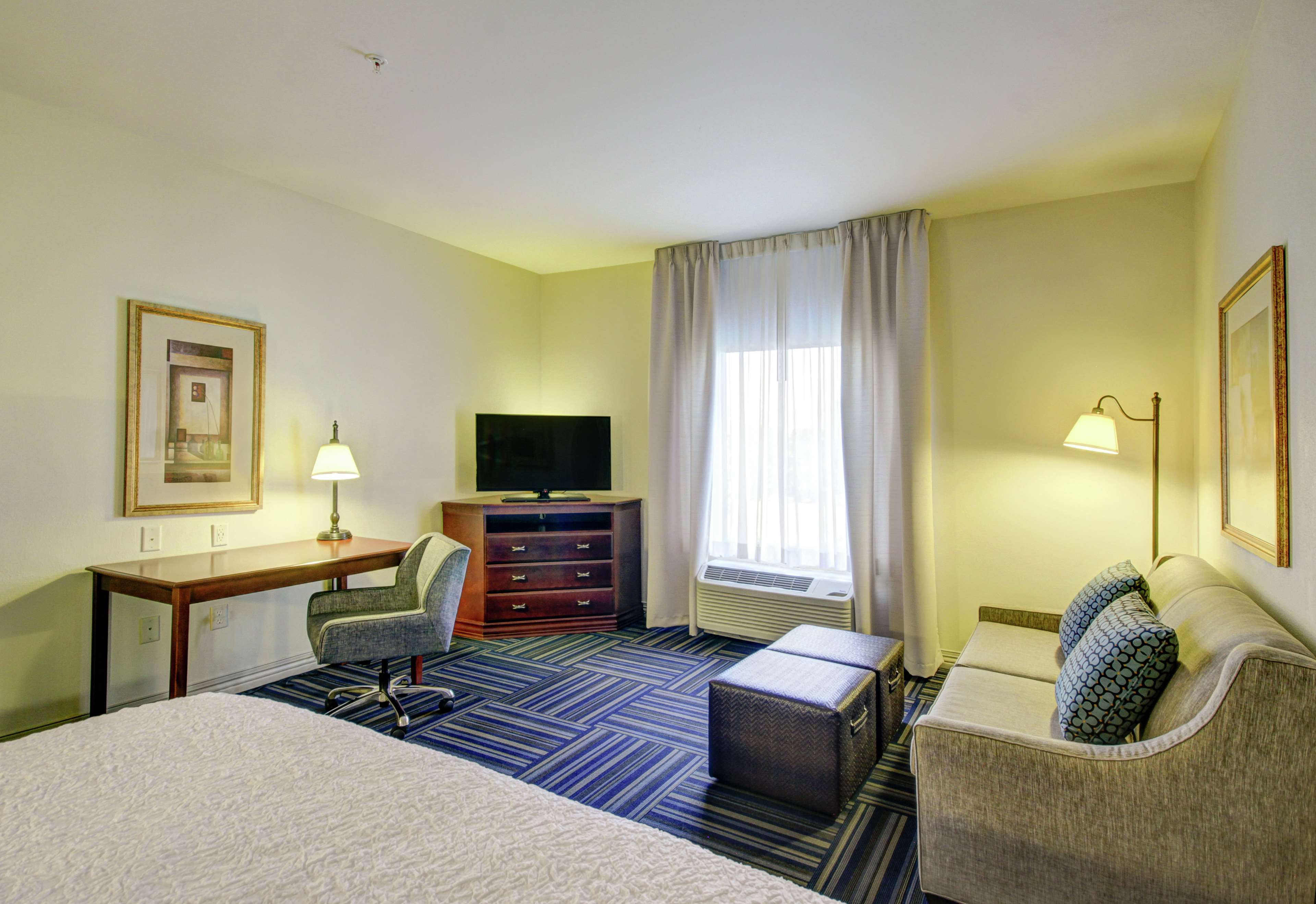Hampton Inn & Suites Alexandria Room Type - KING STUDY W SOFABED NS