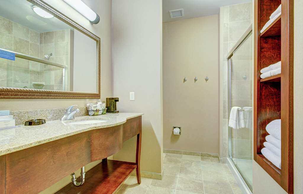 Hampton Inn & Suites Alexandria Room Type - 1 KING HEARING ACC NS