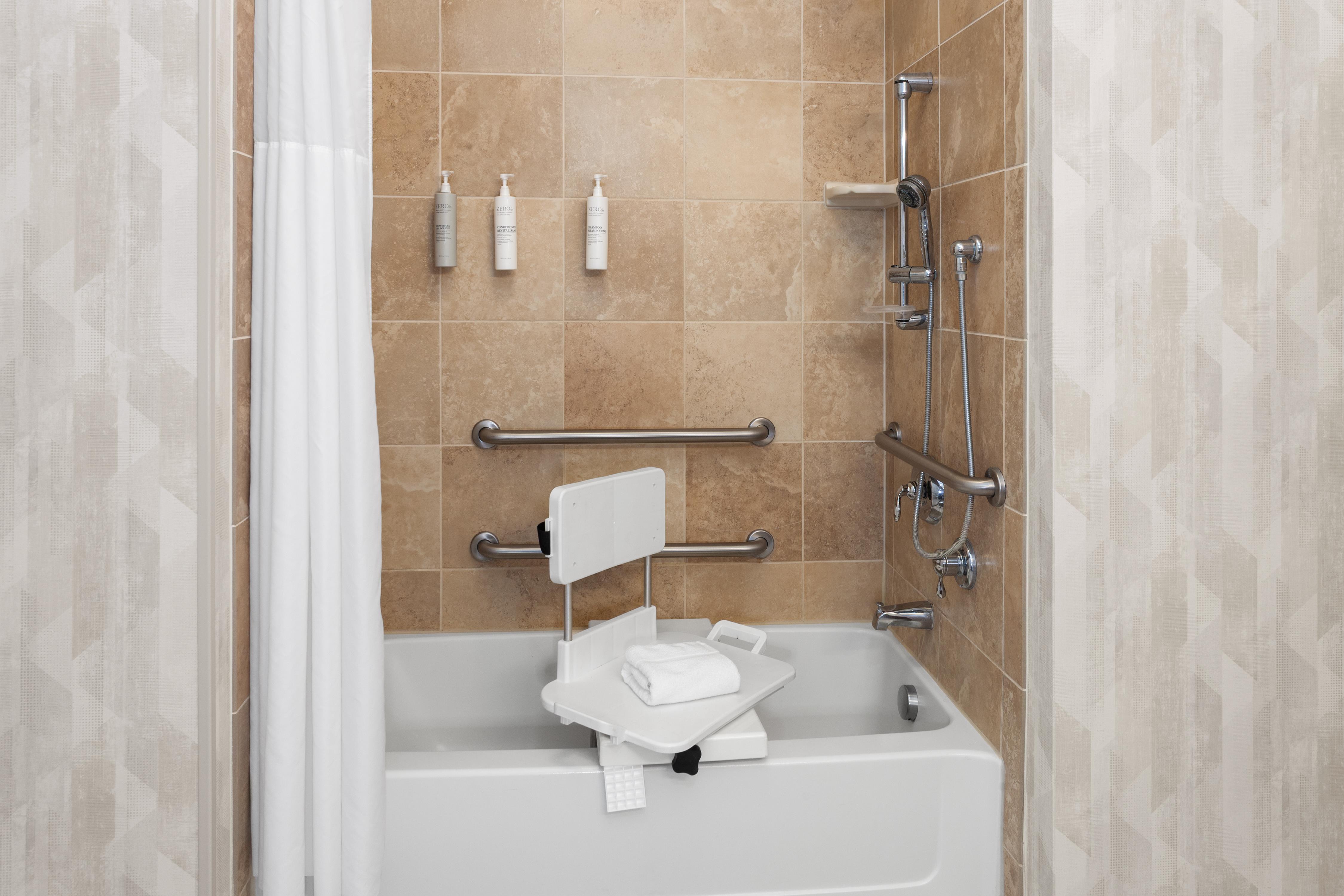 Hampton Inn & Suites Alexandria Room Type - 2 QUEENS ACCESSIBLE TUB NS