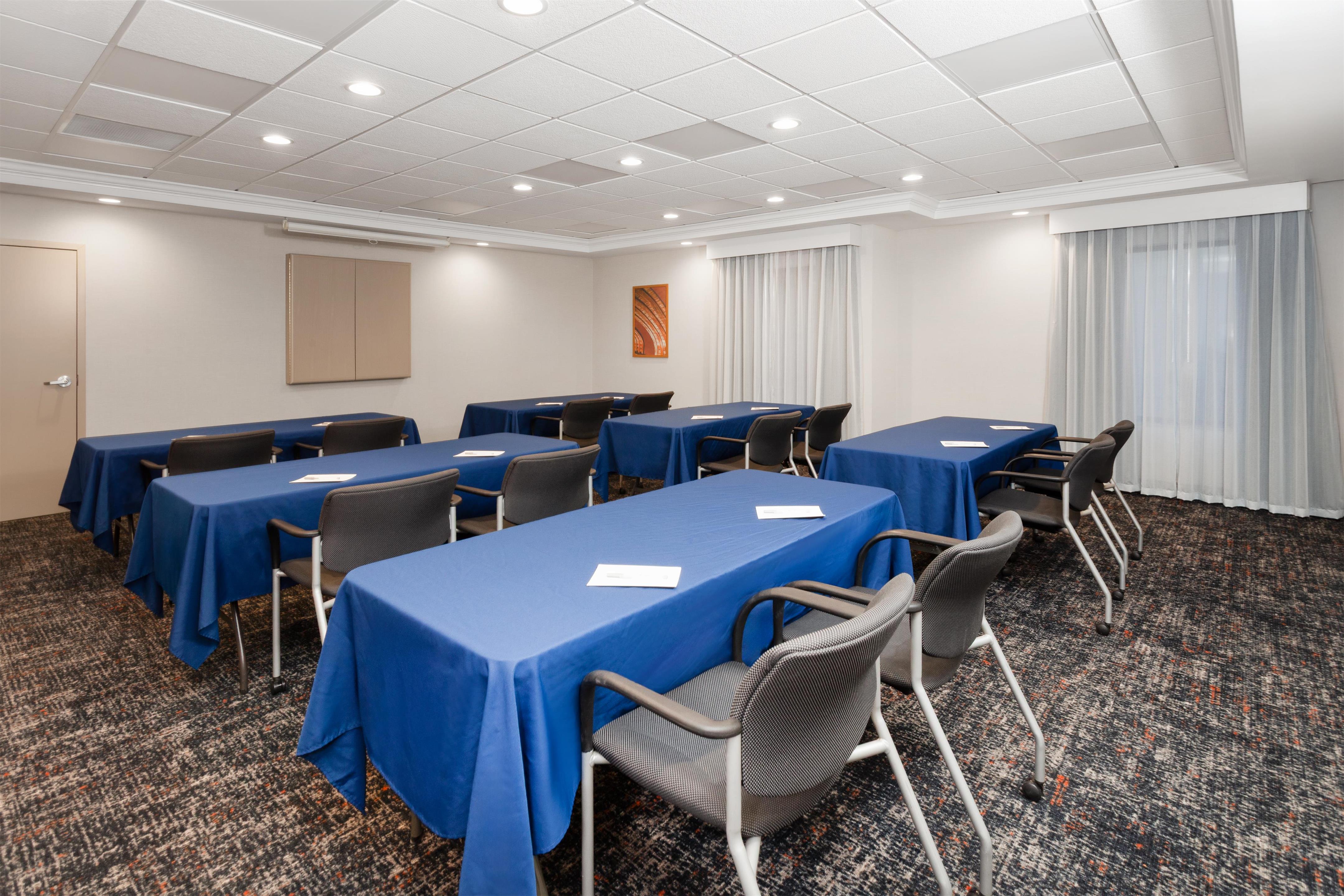Meeting Room | Hampton Inn & Suites Alexandria