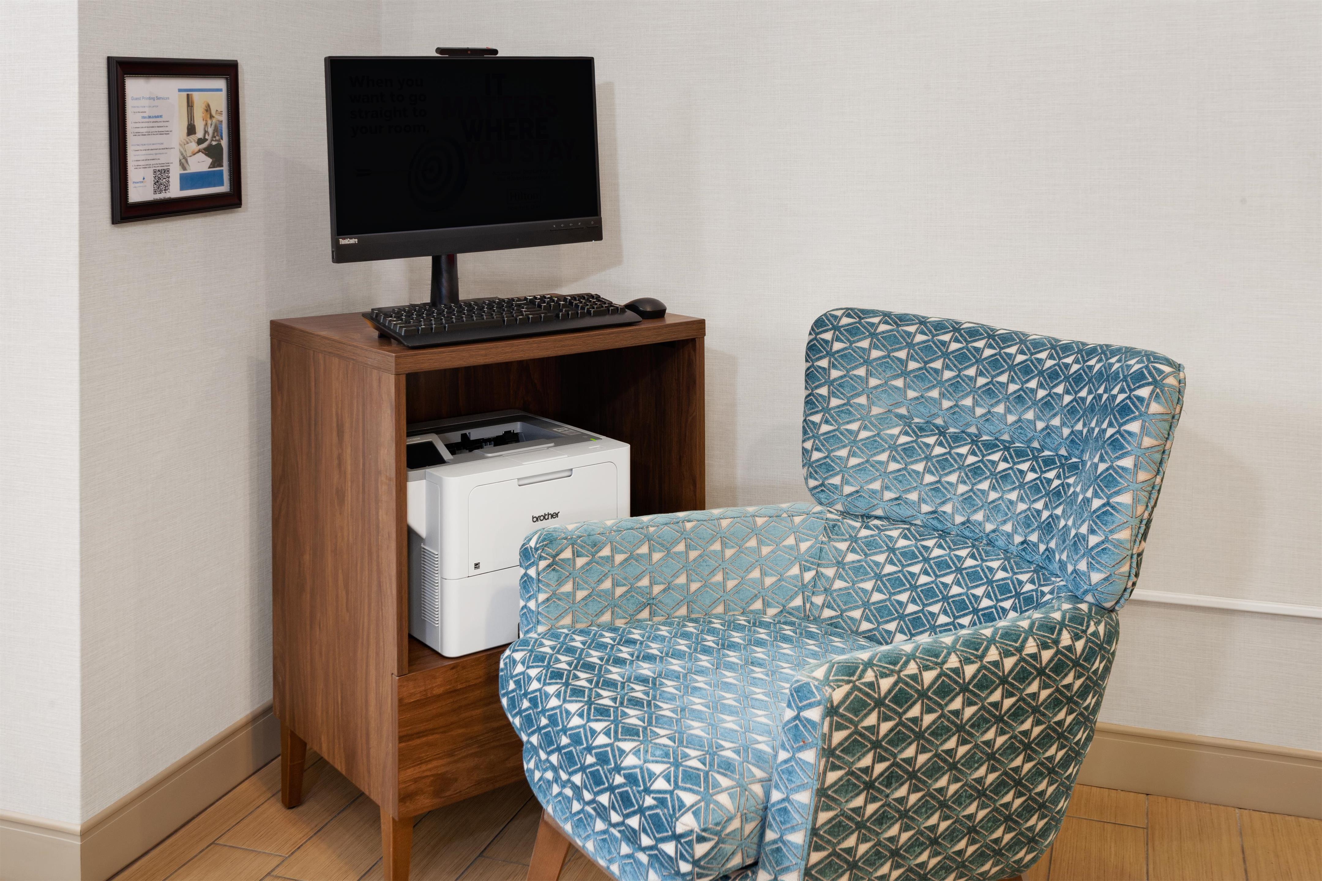 Business Center | Hampton Inn & Suites Alexandria