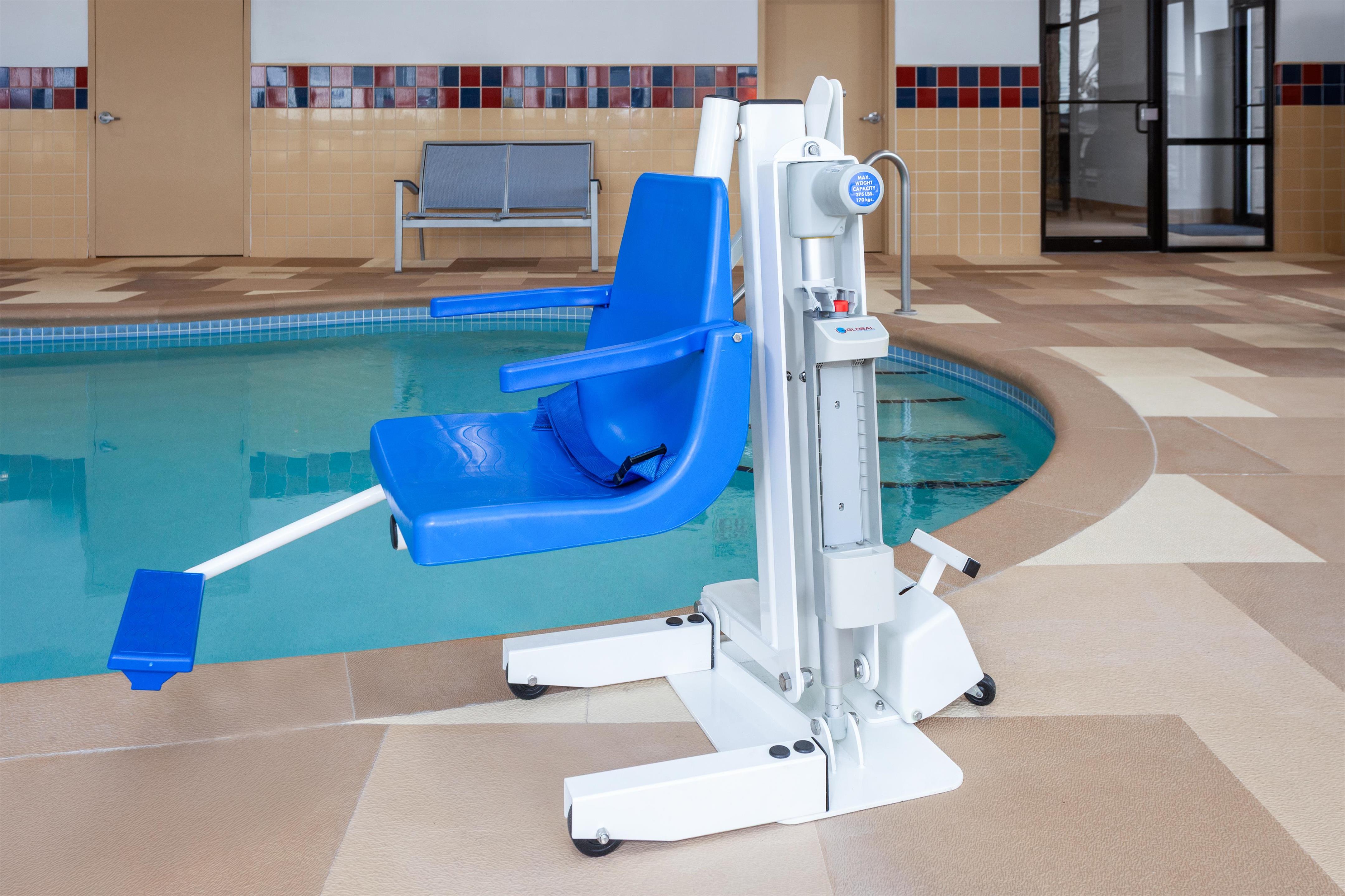 Pool | Hampton Inn & Suites Alexandria