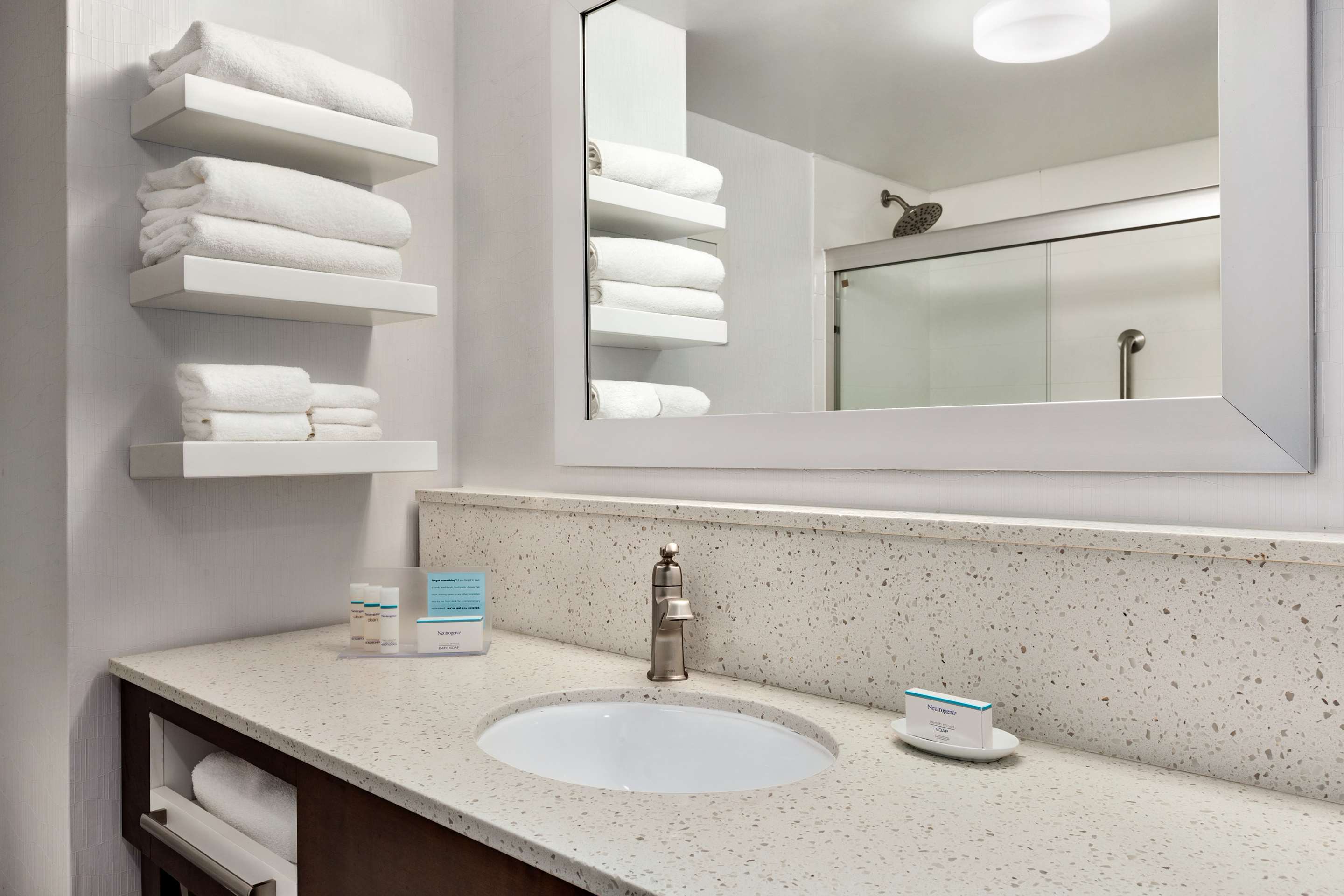 Guest room bath