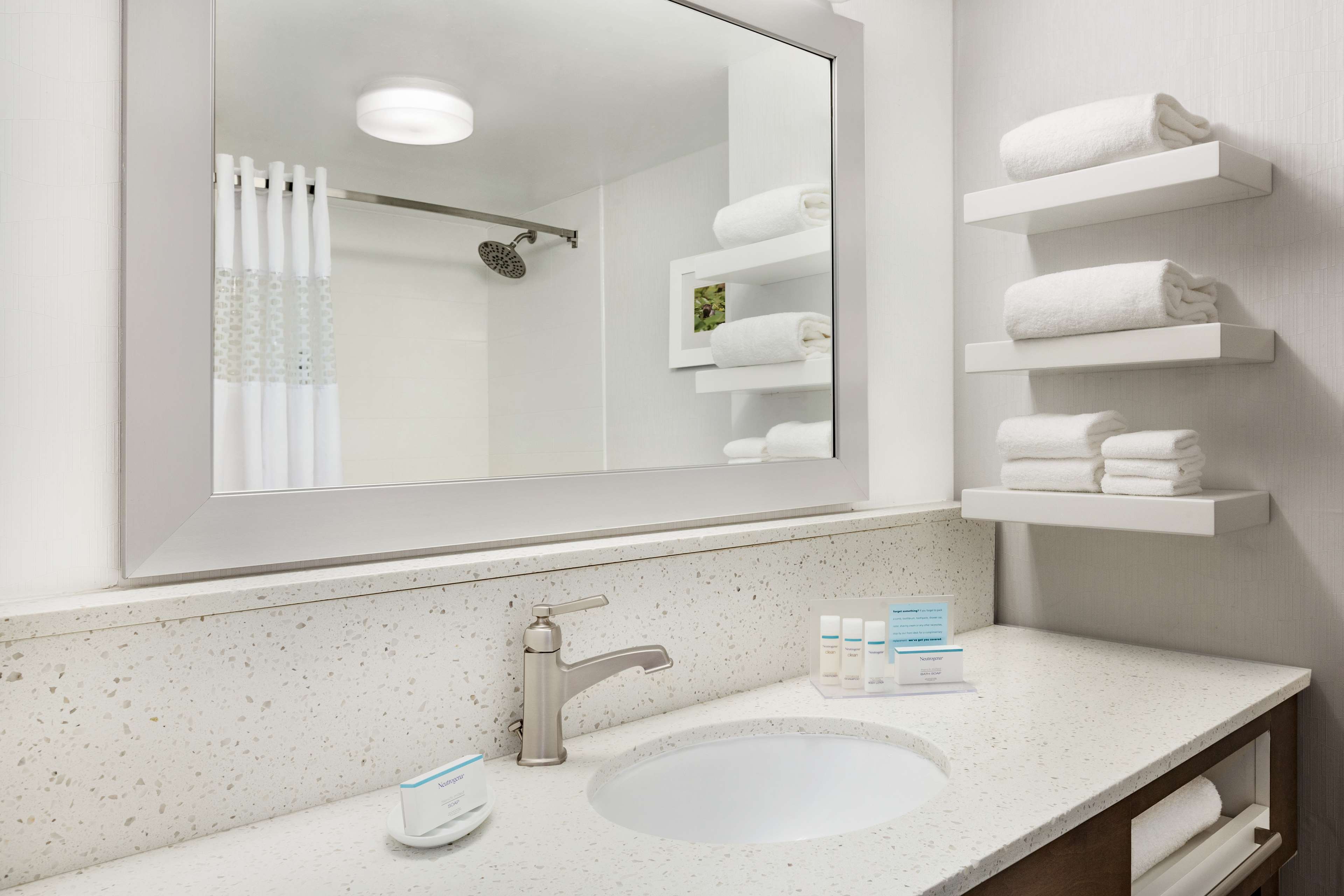 Hampton Inn by Hilton Waycross Room Type - KING STANDARD-NON SMOKING