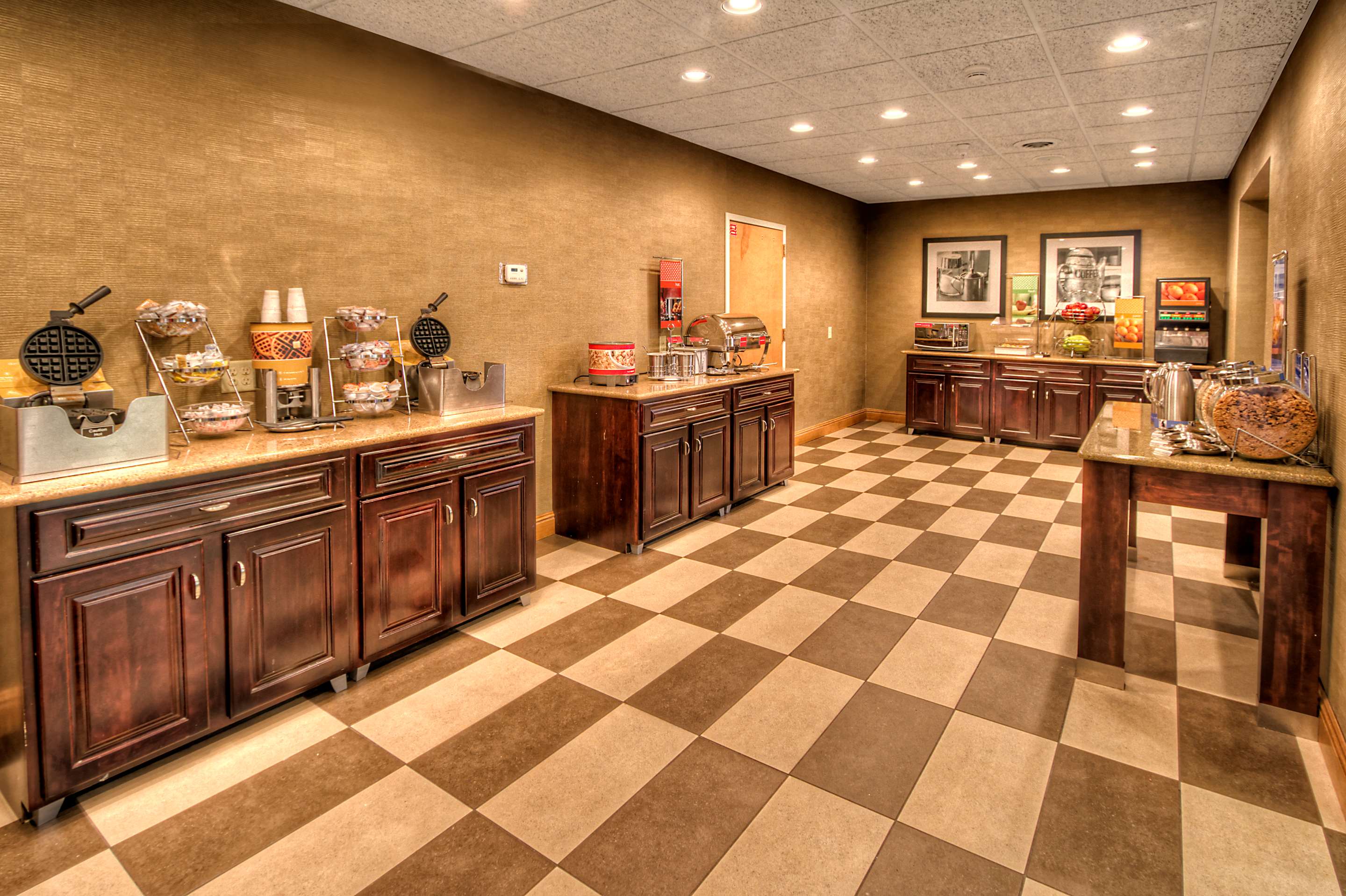 Restaurant | Hampton Inn & Suites Kalamazoo - Oshtemo