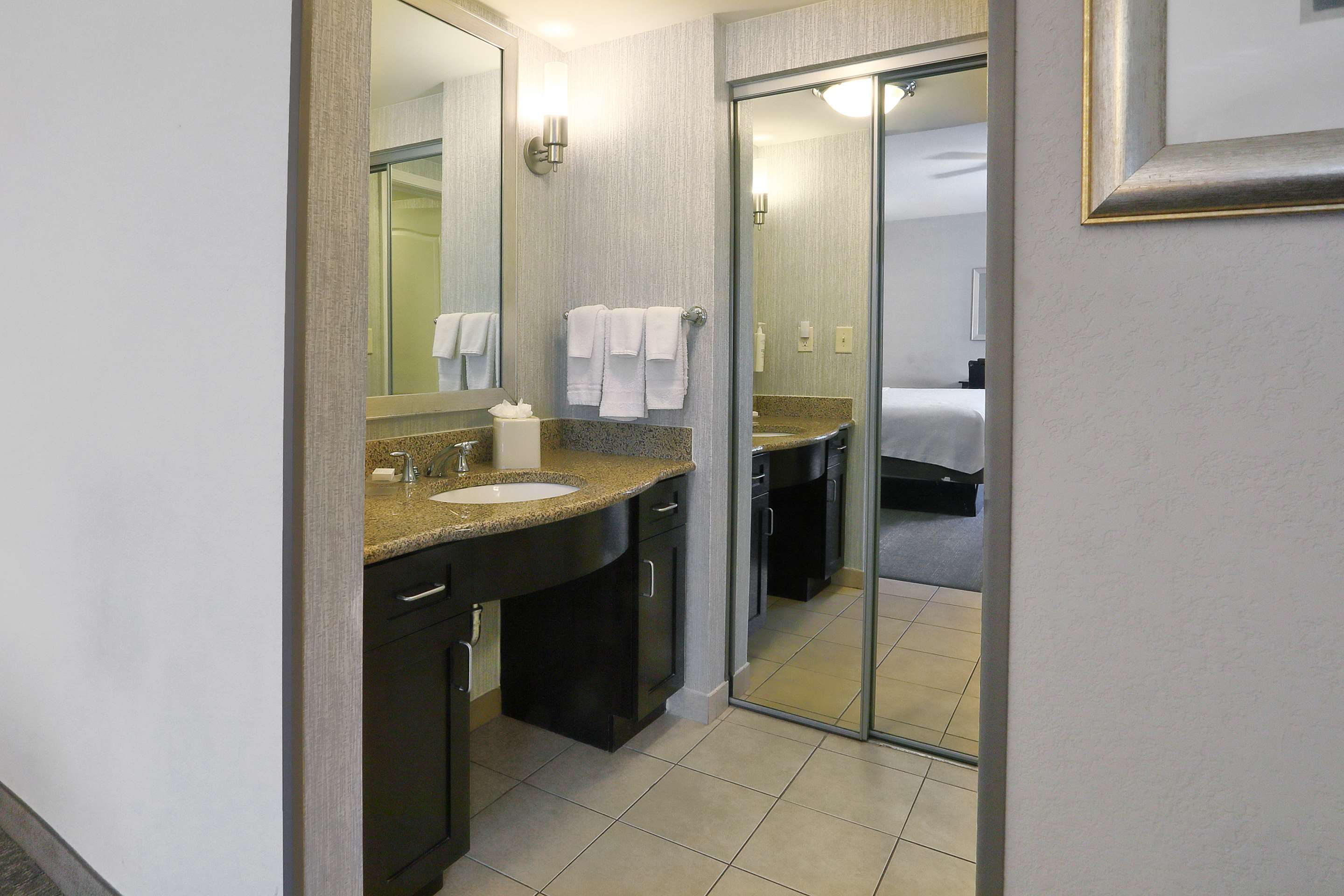 Guest room bath