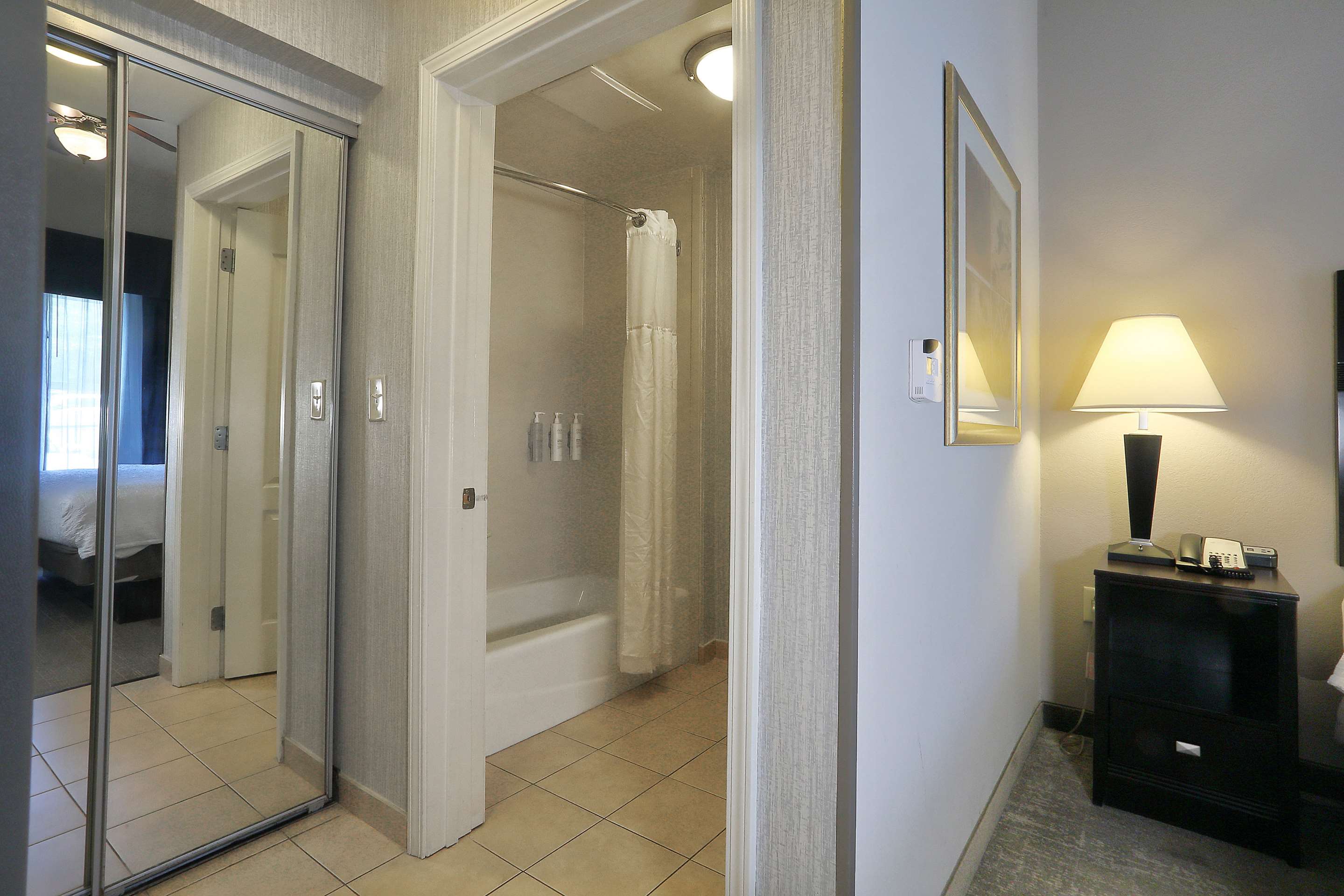 Guest room bath