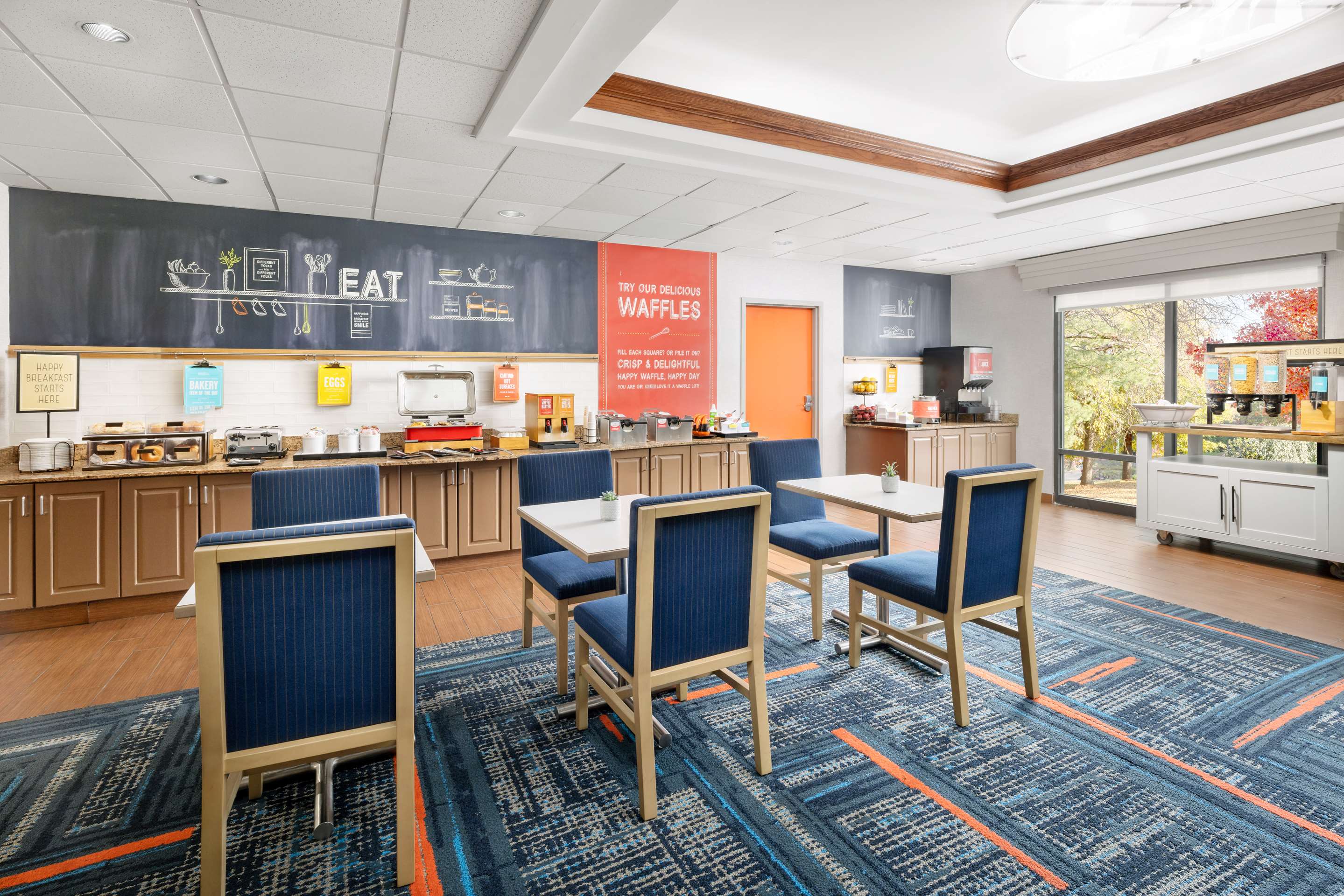 Breakfast Area | Hampton Inn Columbia